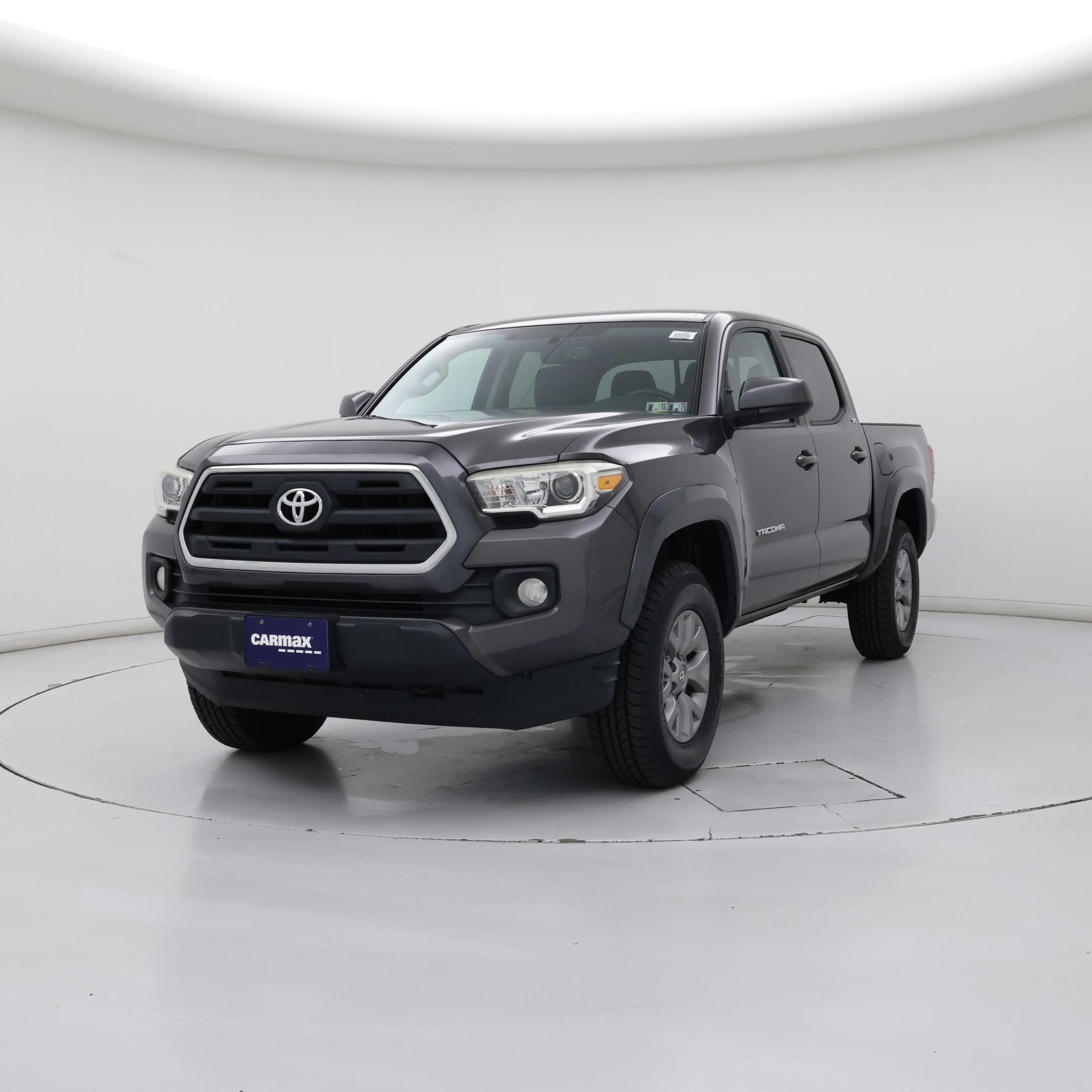 Thumbnail: 2017 Toyota Tacoma - 4