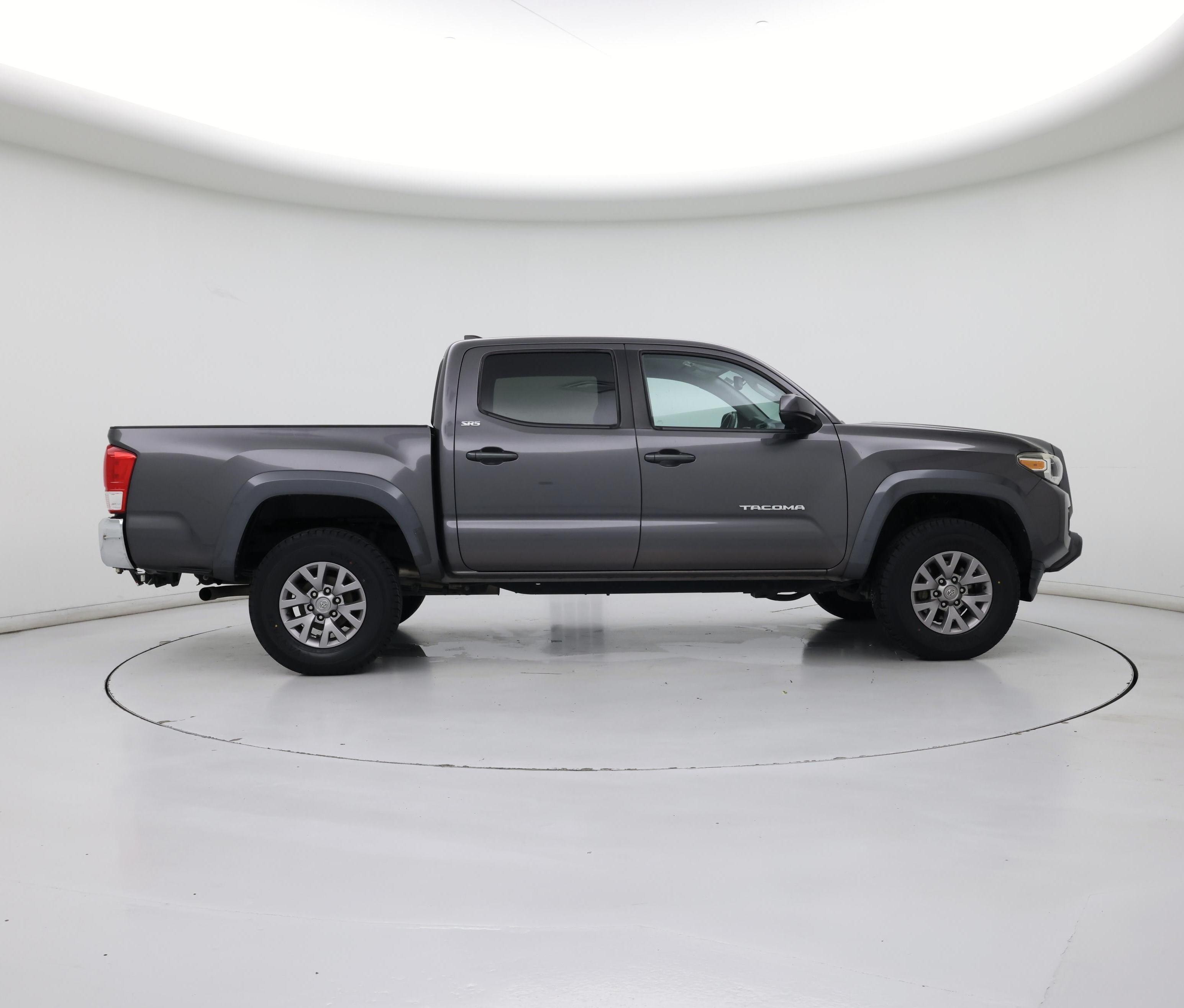 Thumbnail: 2017 Toyota Tacoma - 7