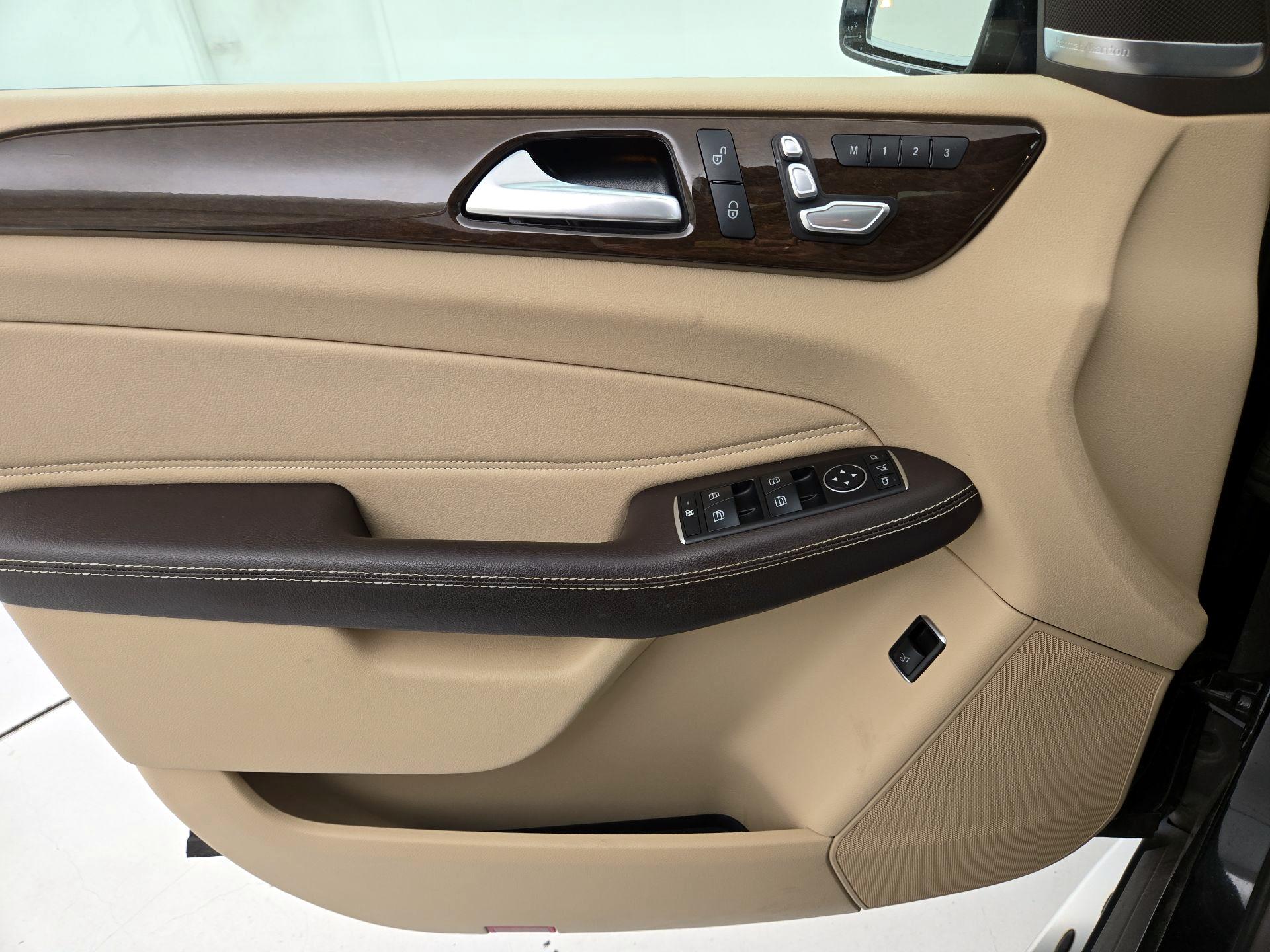 Thumbnail: 2016 Mercedes-Benz GLE - 12