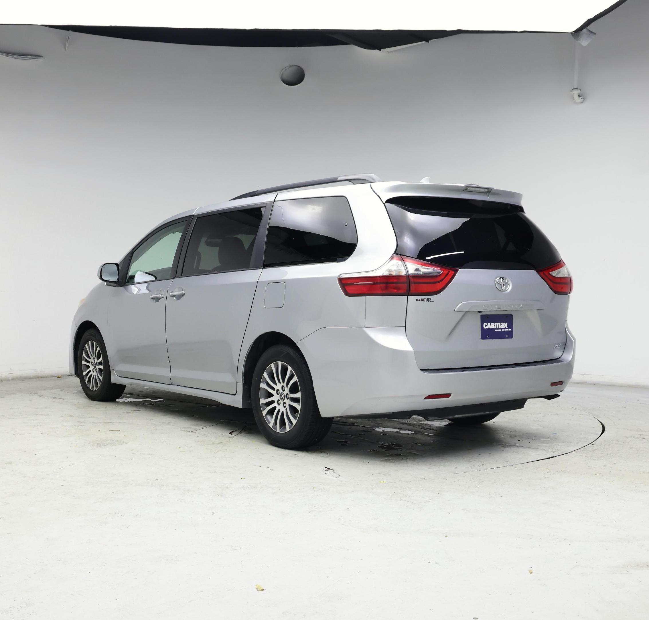 Thumbnail: 2020 Toyota Sienna - 2