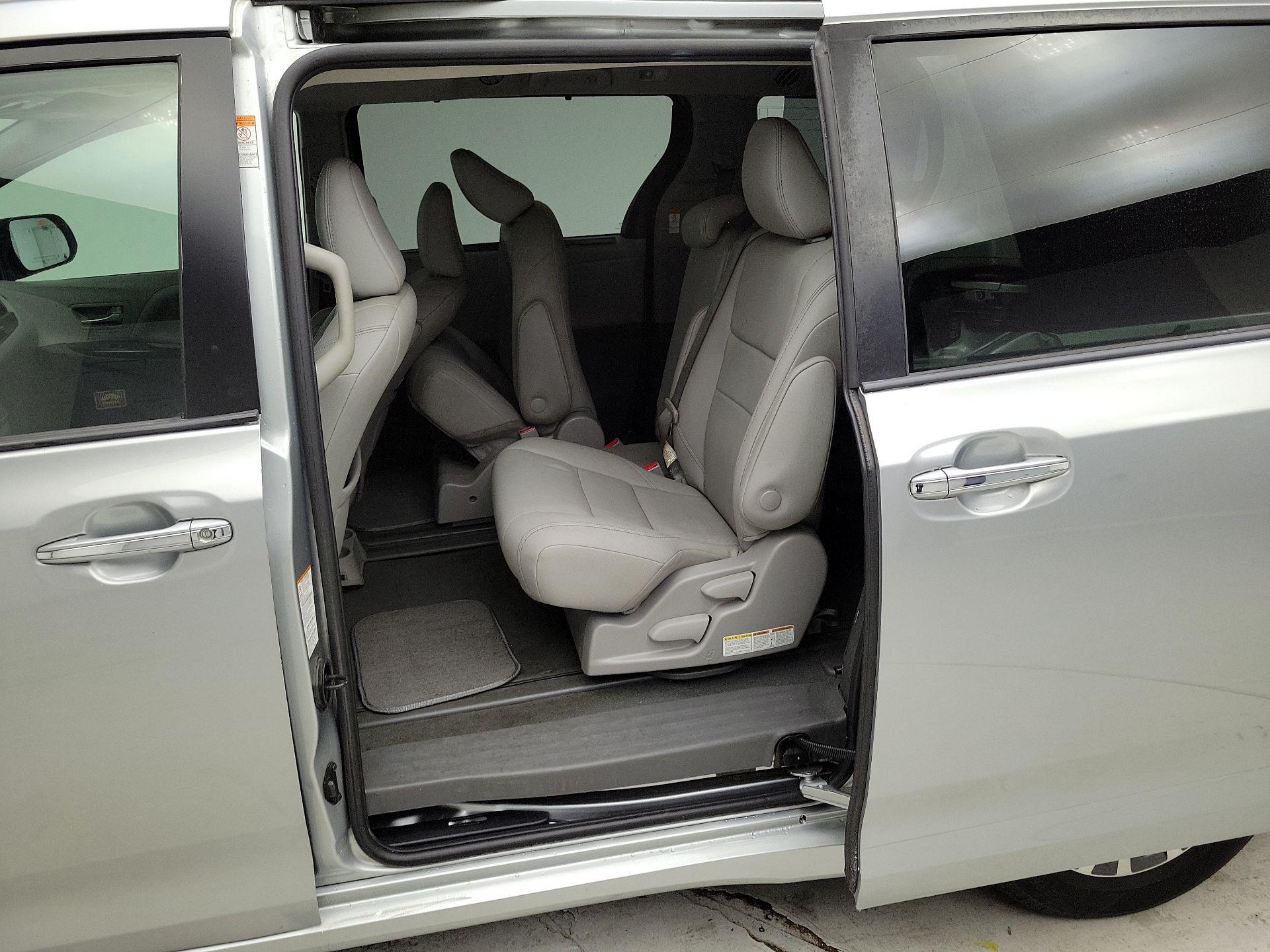 Thumbnail: 2020 Toyota Sienna - 20