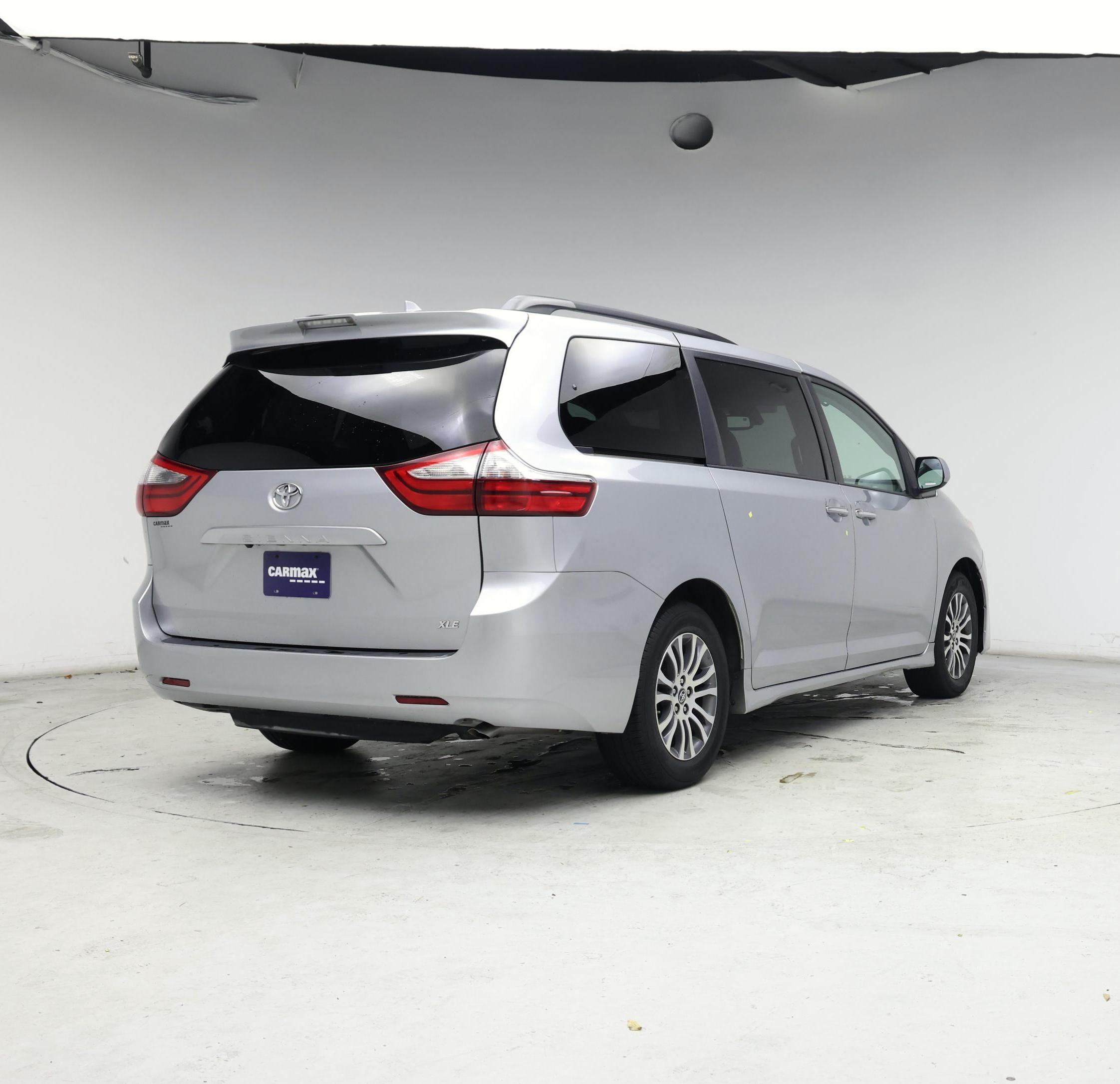Thumbnail: 2020 Toyota Sienna - 8