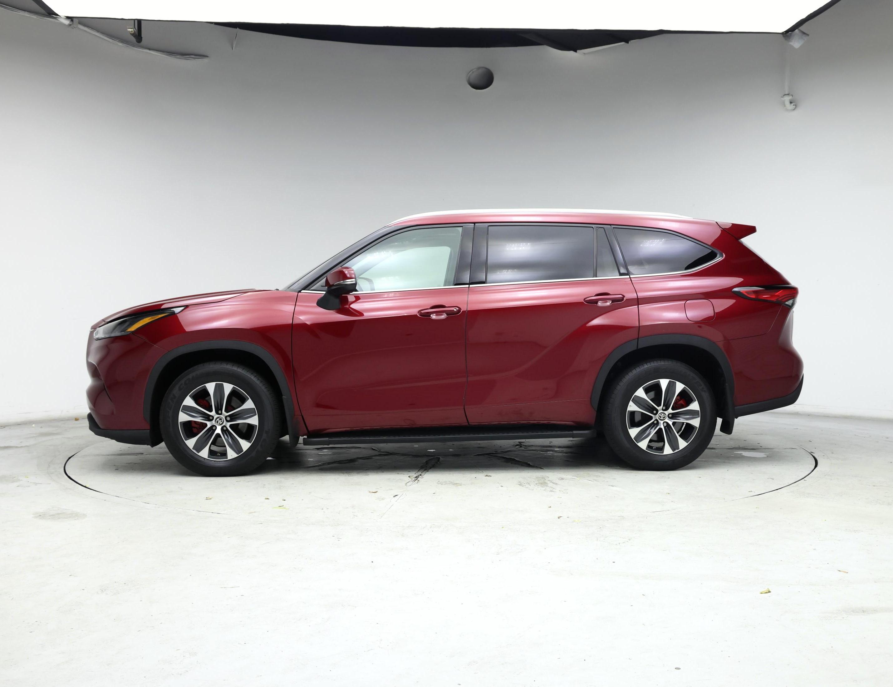 Thumbnail: 2022 Toyota Highlander - 3