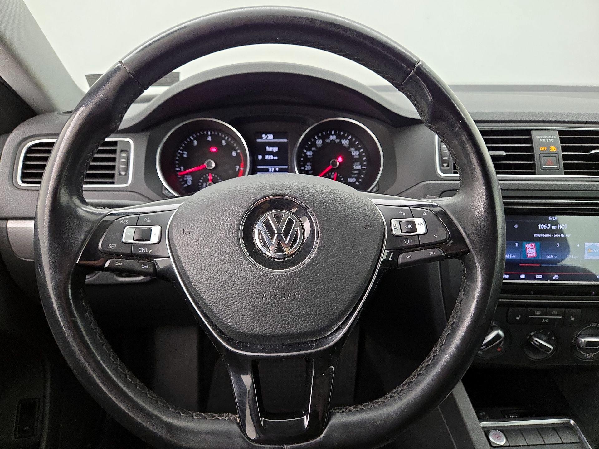 Thumbnail: 2017 Volkswagen Jetta - 10