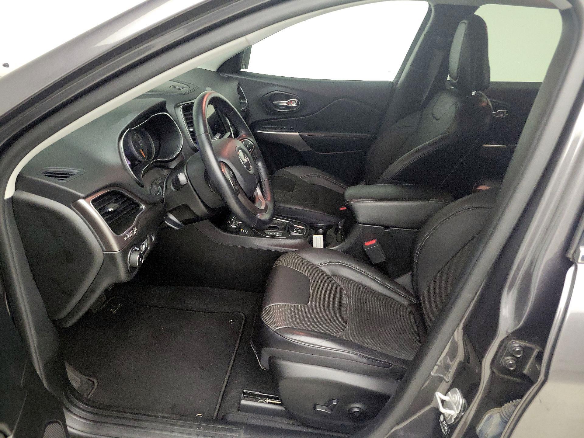 Thumbnail: 2021 Jeep Cherokee - 11