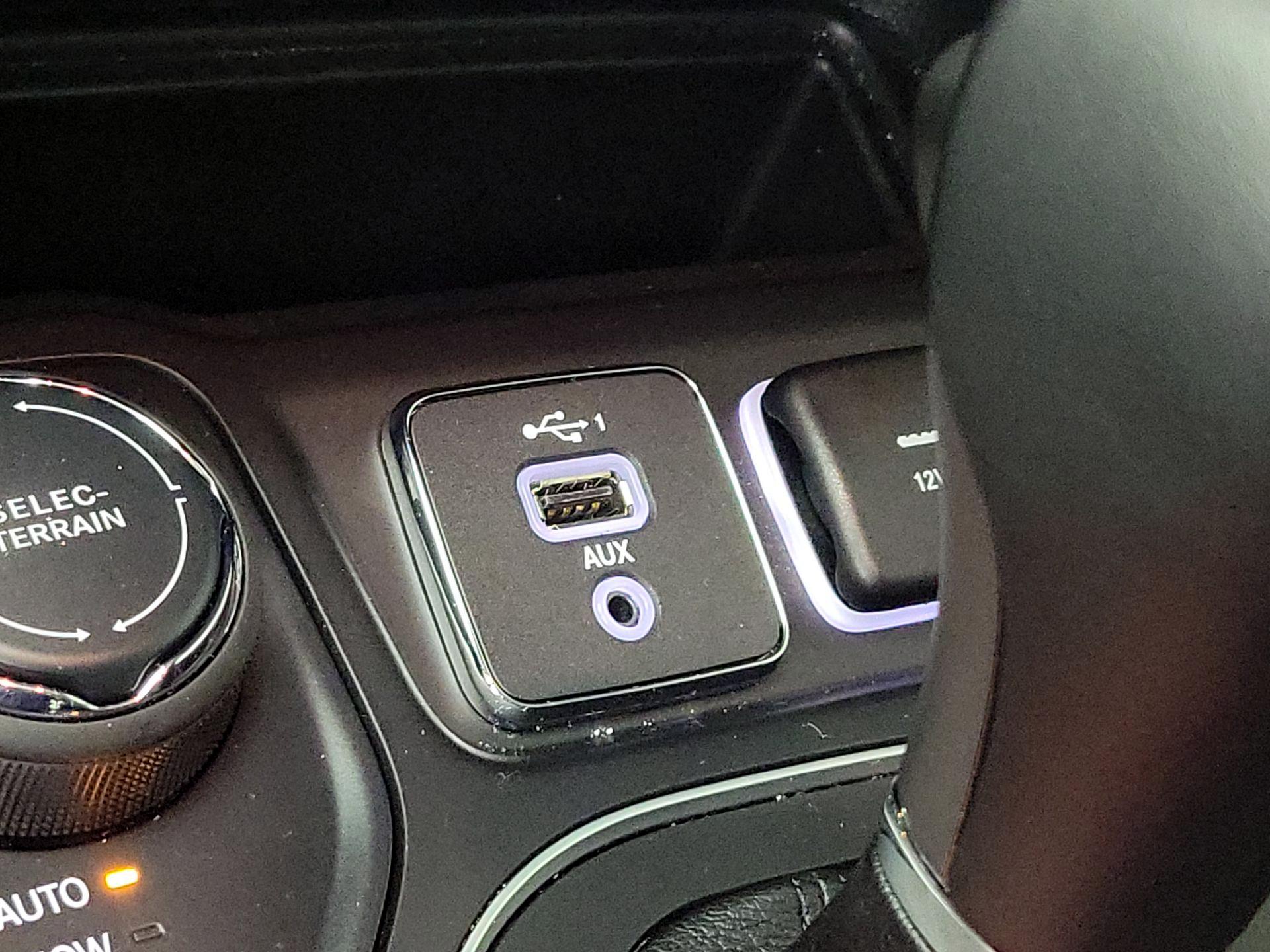 Thumbnail: 2021 Jeep Cherokee - 18