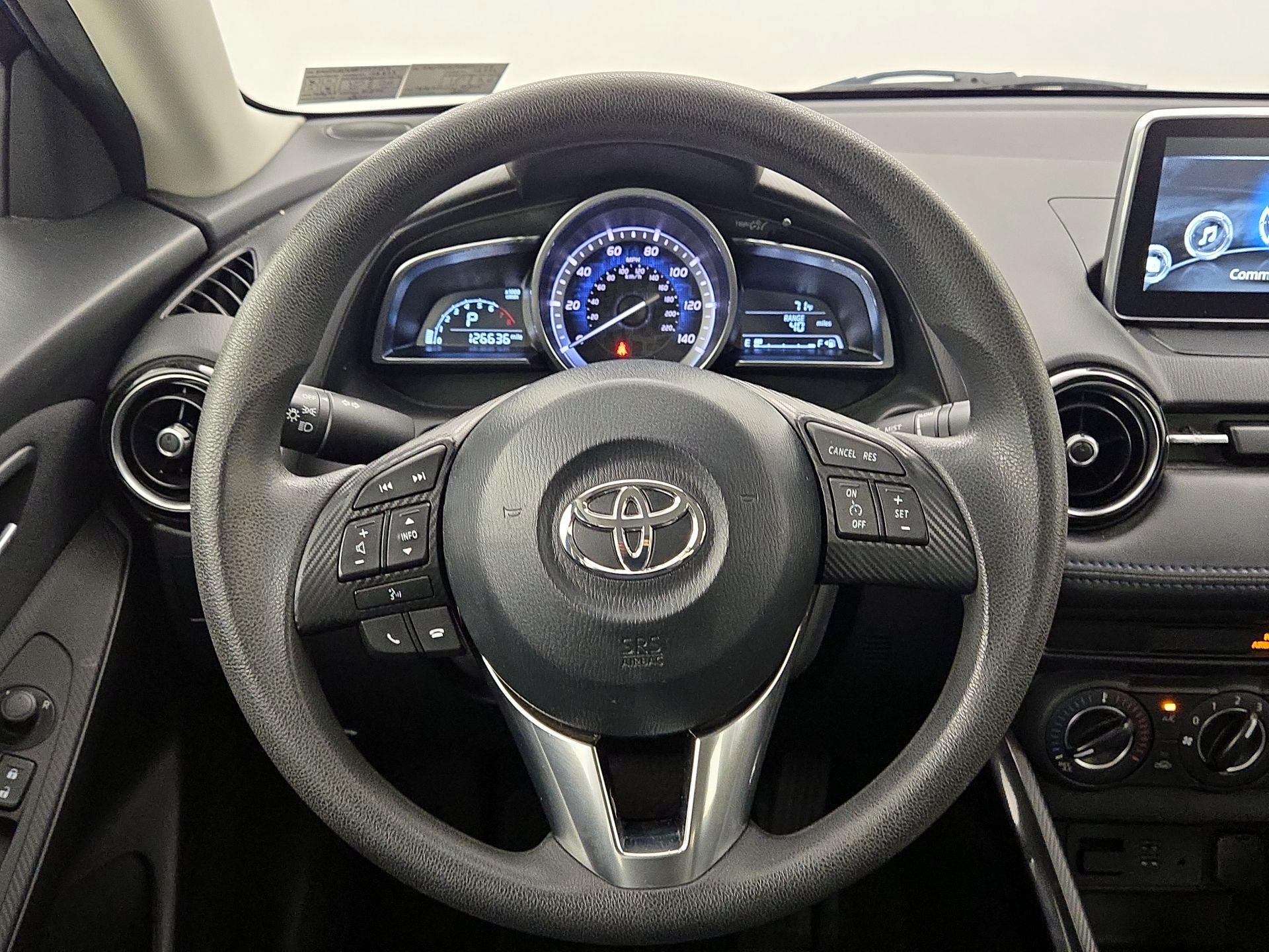 Thumbnail: 2017 Toyota Yaris iA - 10
