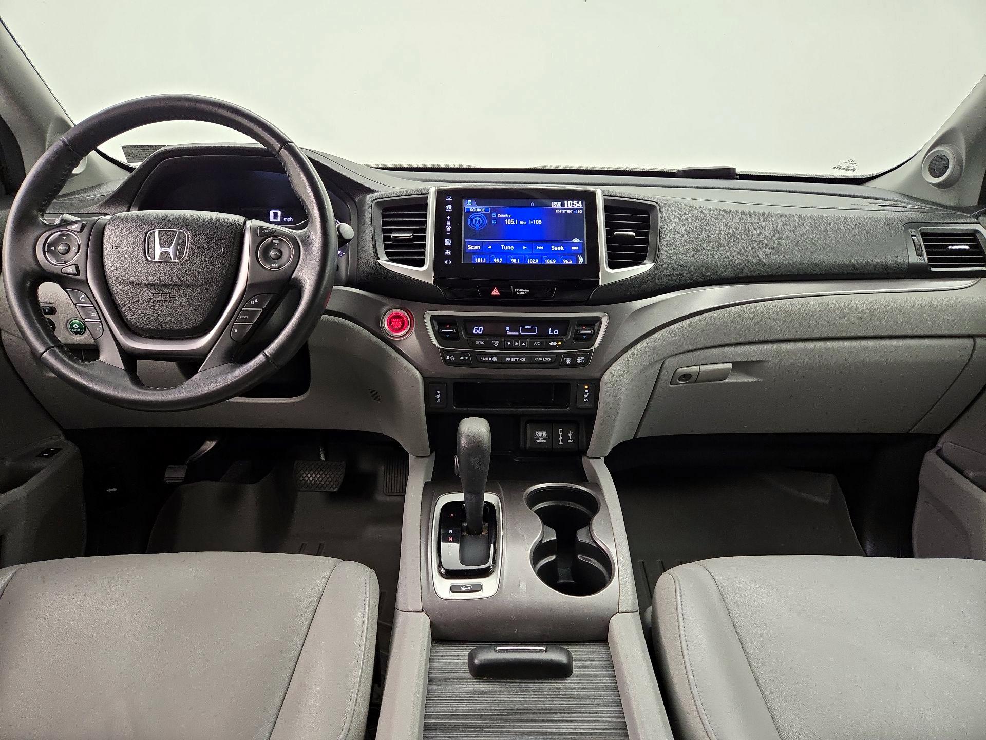 Thumbnail: 2017 Honda Pilot - 9