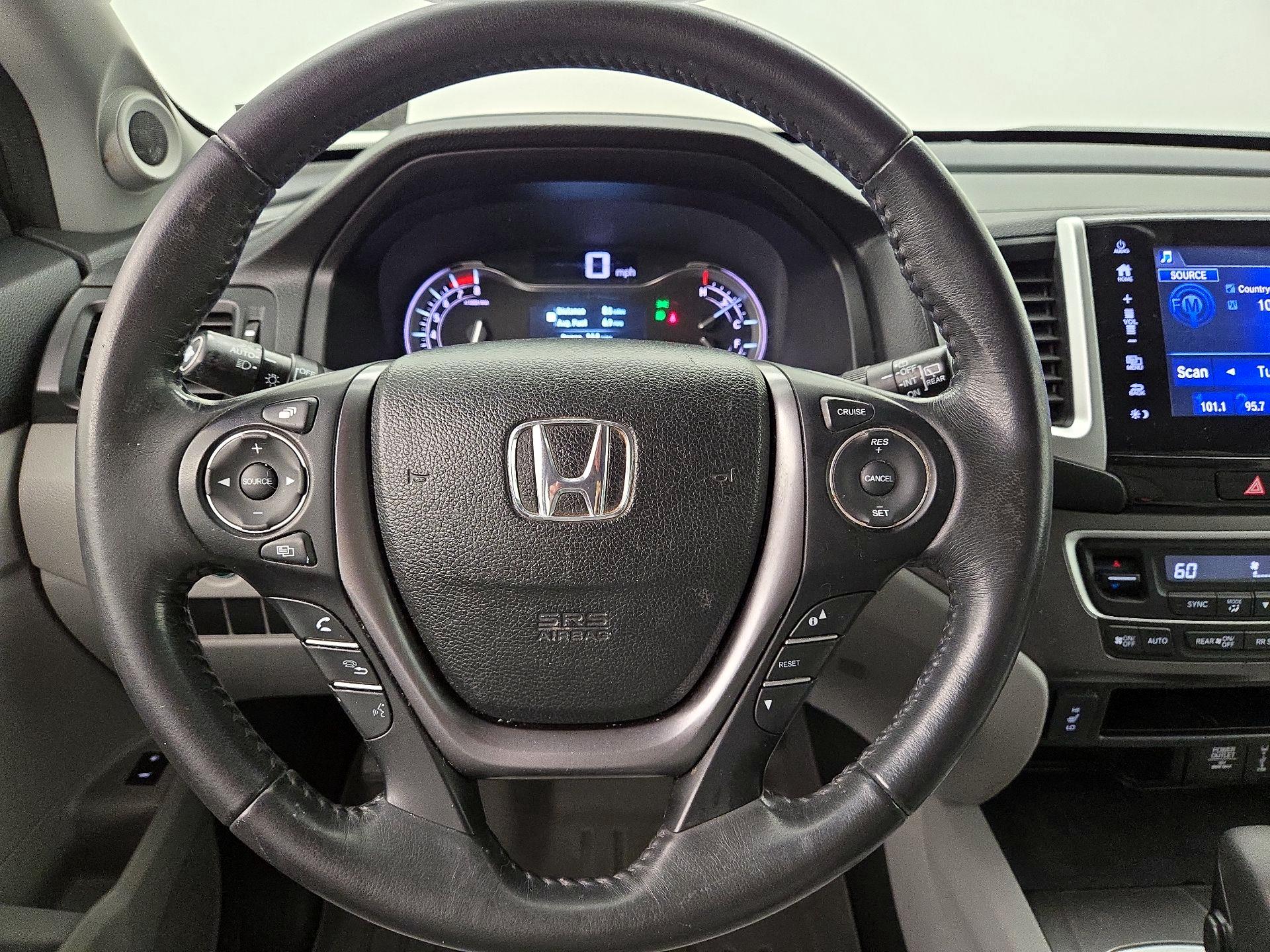 Thumbnail: 2017 Honda Pilot - 10