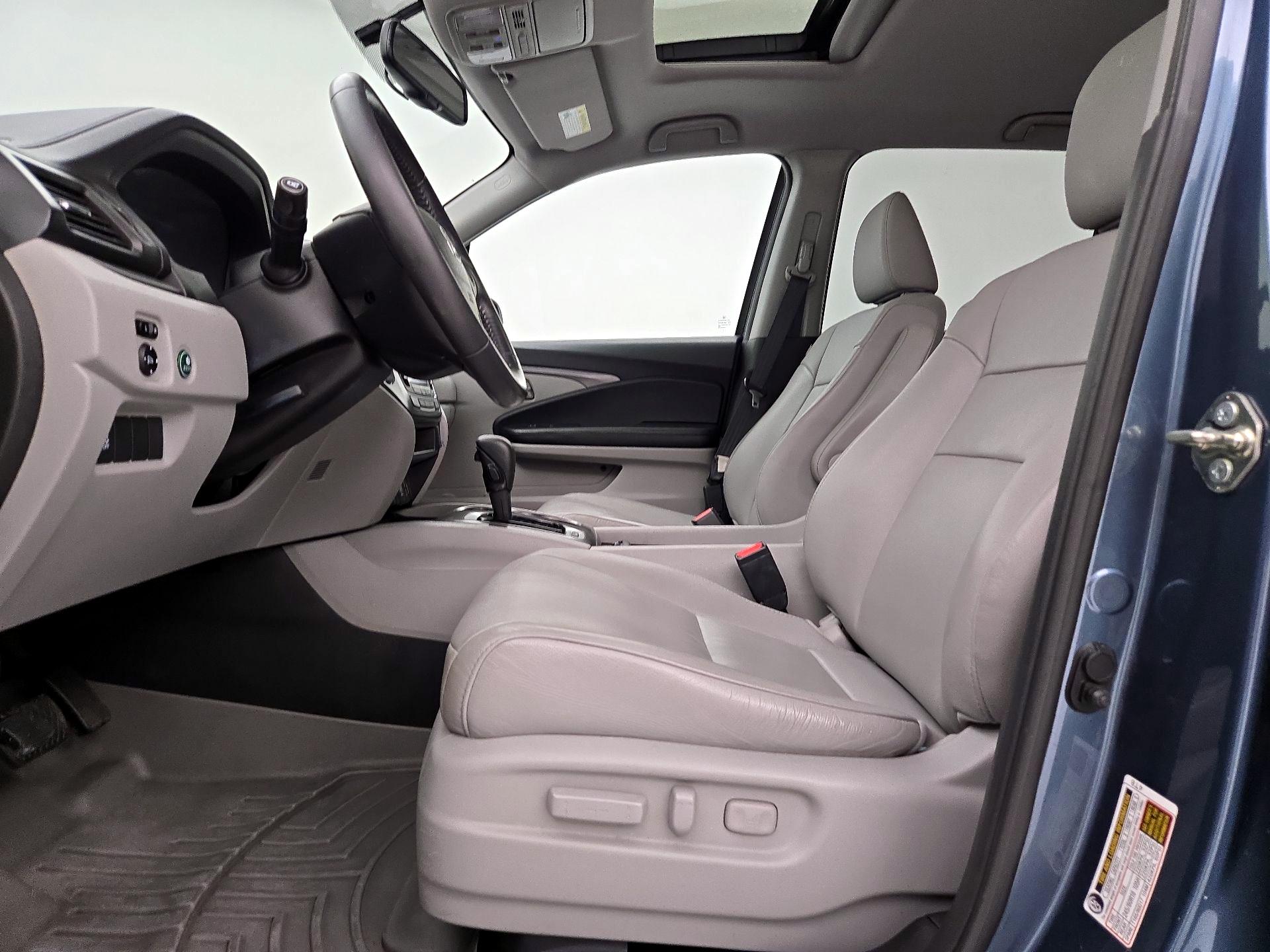 Thumbnail: 2017 Honda Pilot - 11