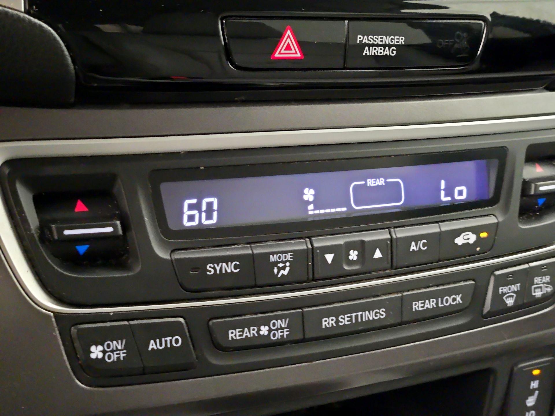 Thumbnail: 2017 Honda Pilot - 15