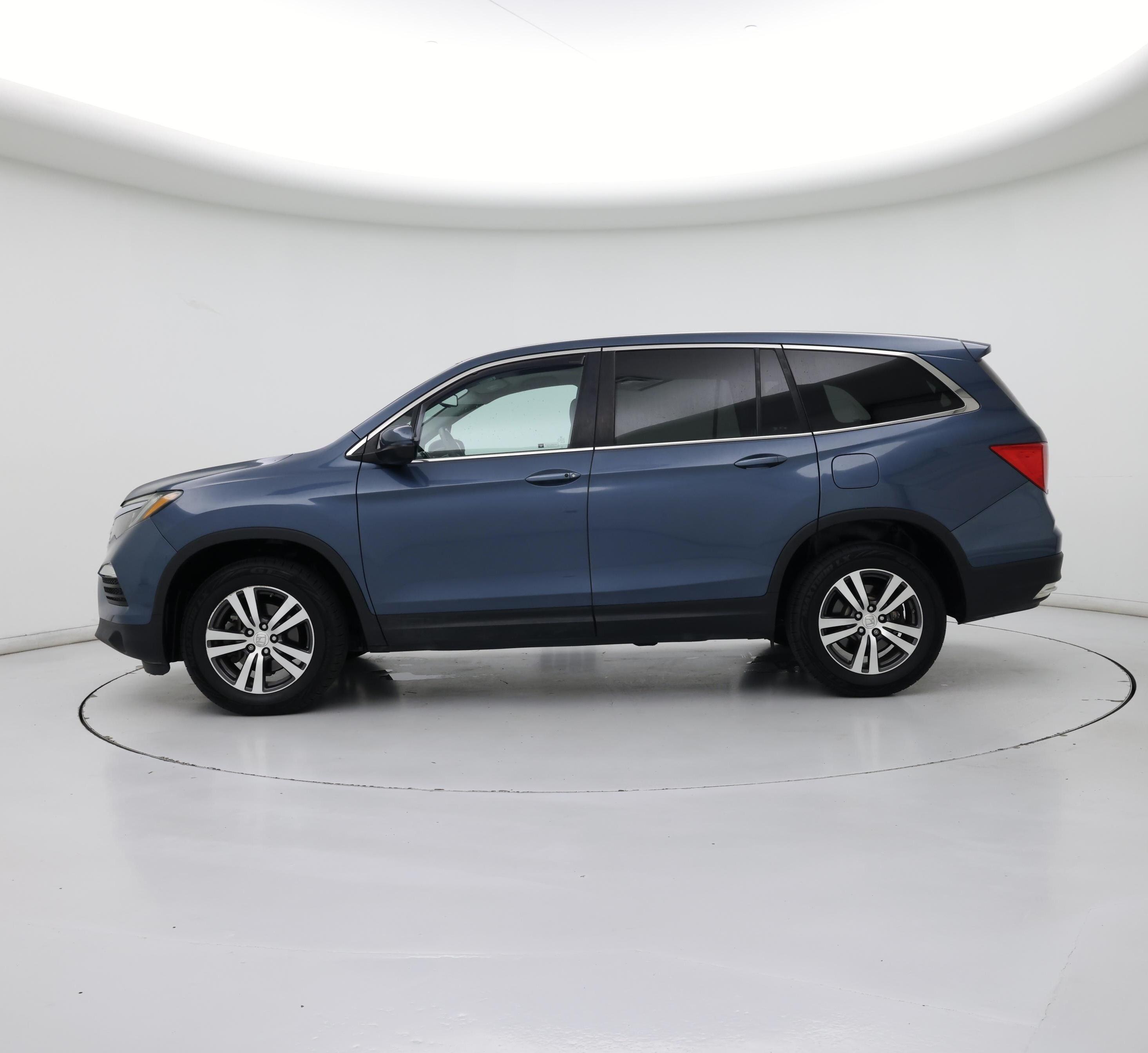 Thumbnail: 2017 Honda Pilot - 3