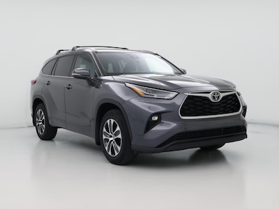 Gray 2022 Toyota Highlander XLE