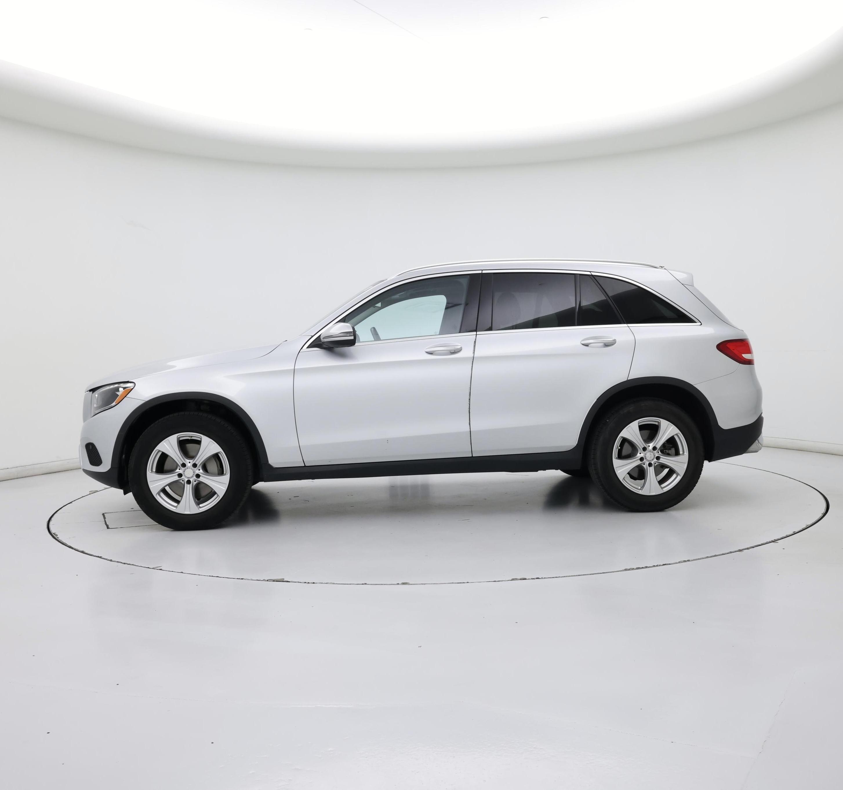 Thumbnail: 2016 Mercedes-Benz GLC - 3
