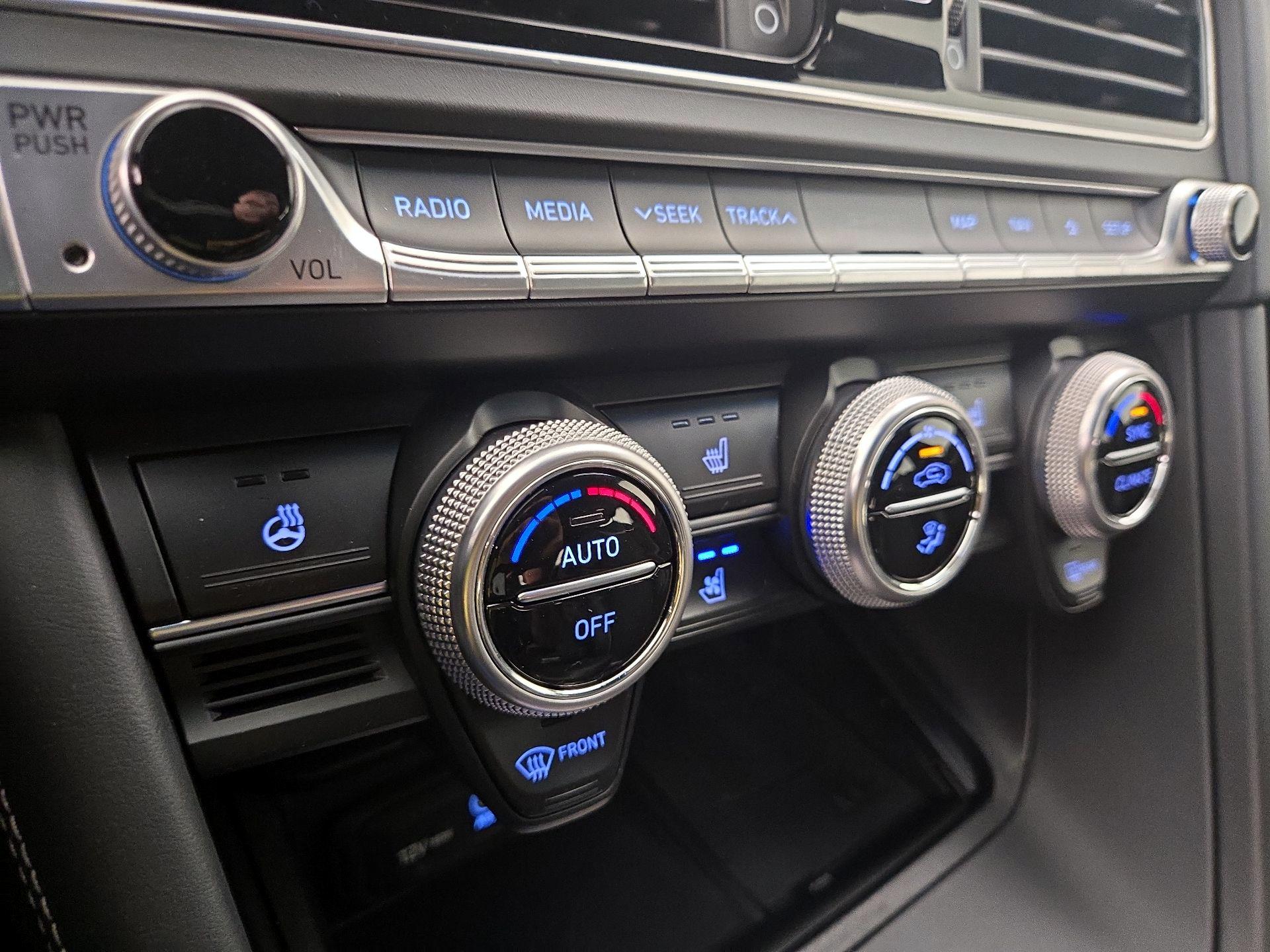Thumbnail: 2019 Genesis G70 - 16
