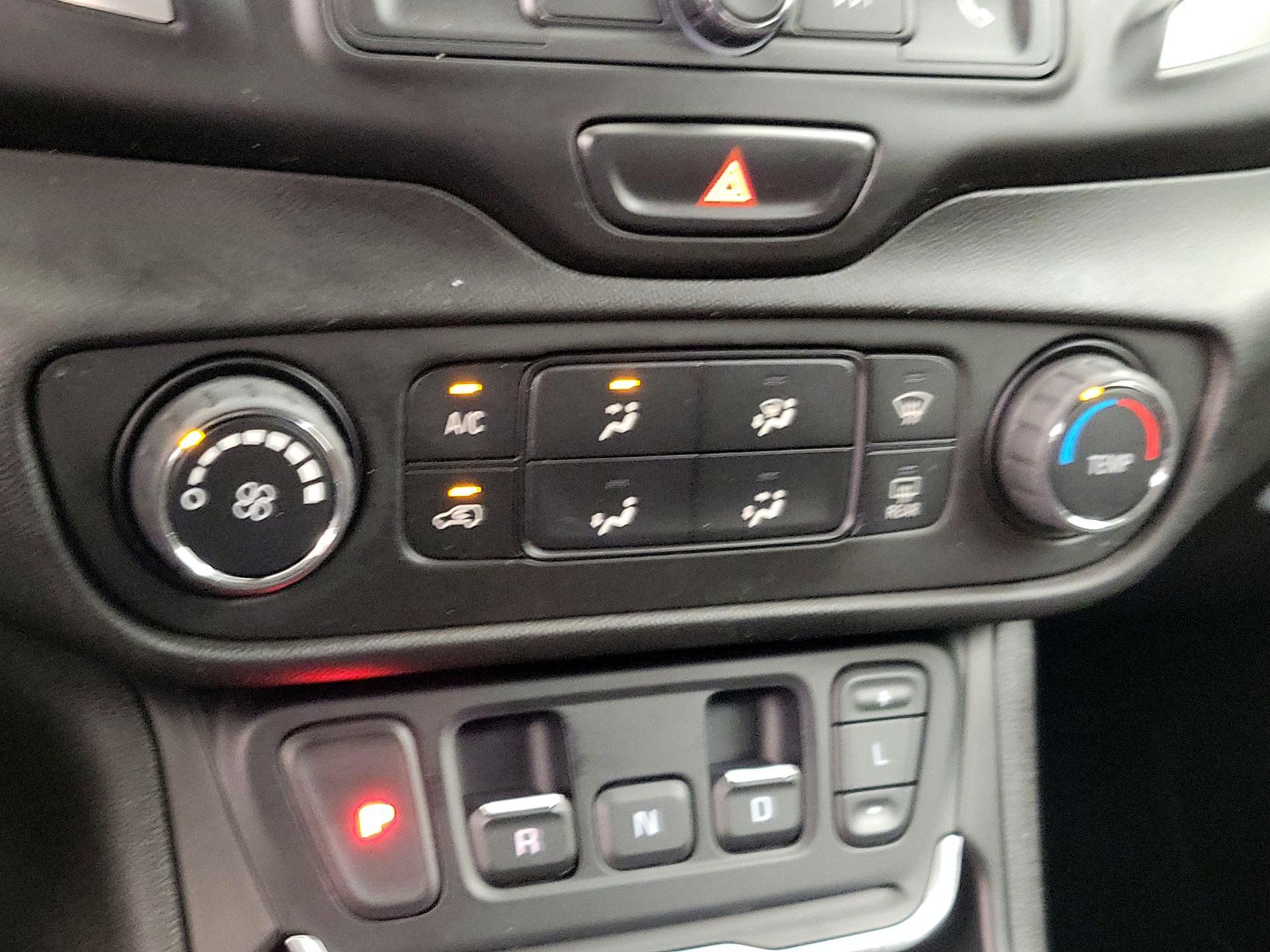 Thumbnail: 2020 GMC Terrain - 16