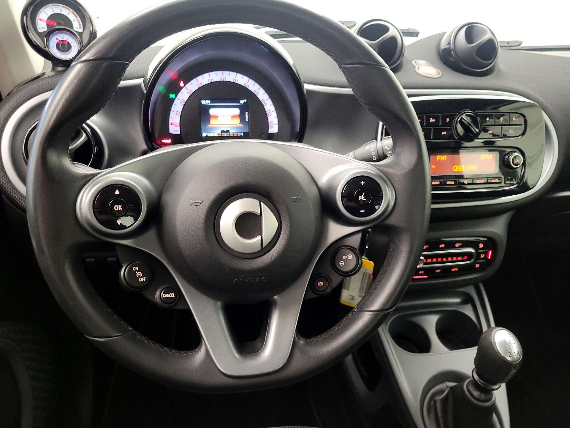 Thumbnail: 2016 smart fortwo - 10