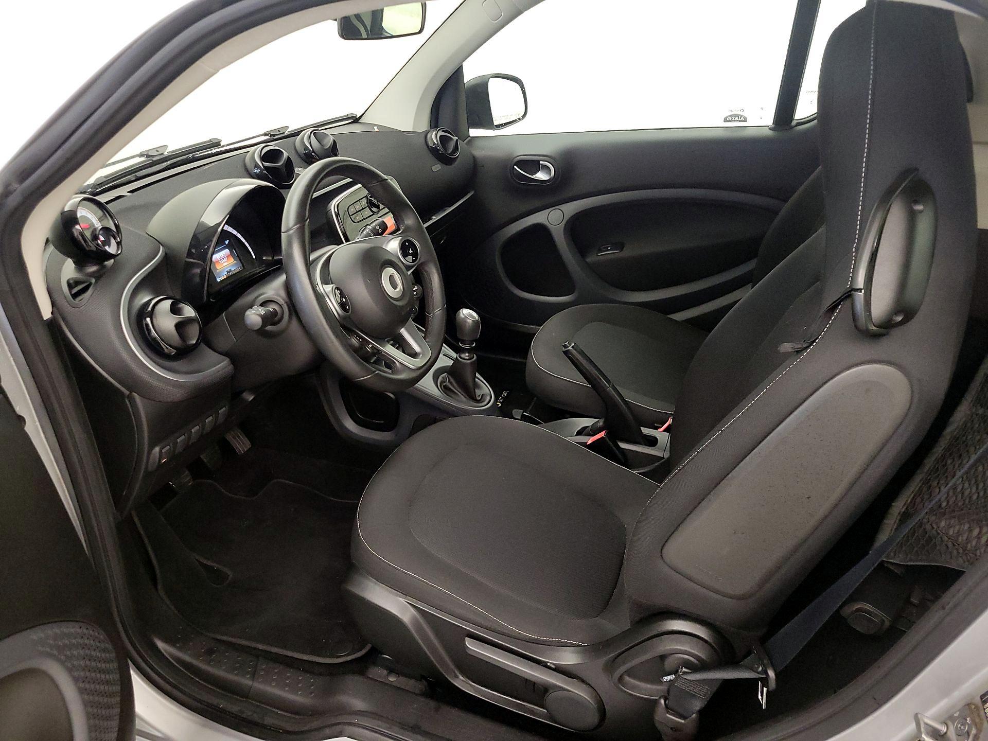 Thumbnail: 2016 smart fortwo - 11