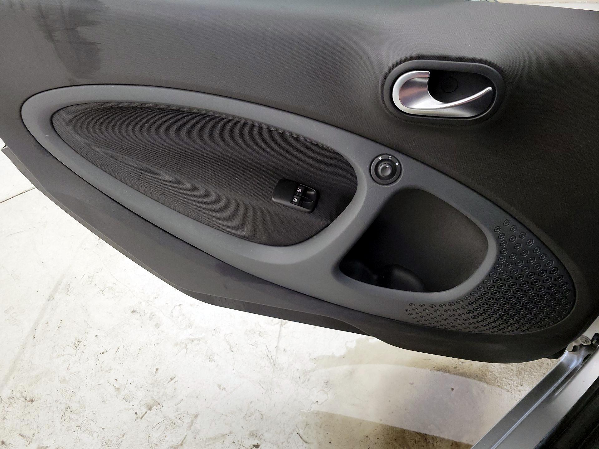 Thumbnail: 2016 smart fortwo - 12