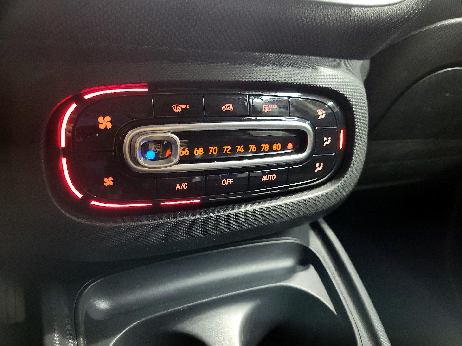 Thumbnail: 2016 smart fortwo - 15