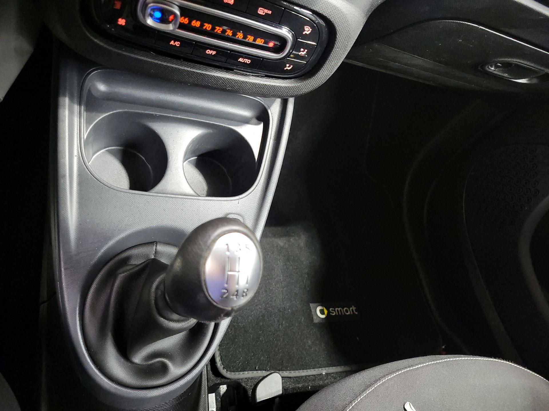 Thumbnail: 2016 smart fortwo - 16
