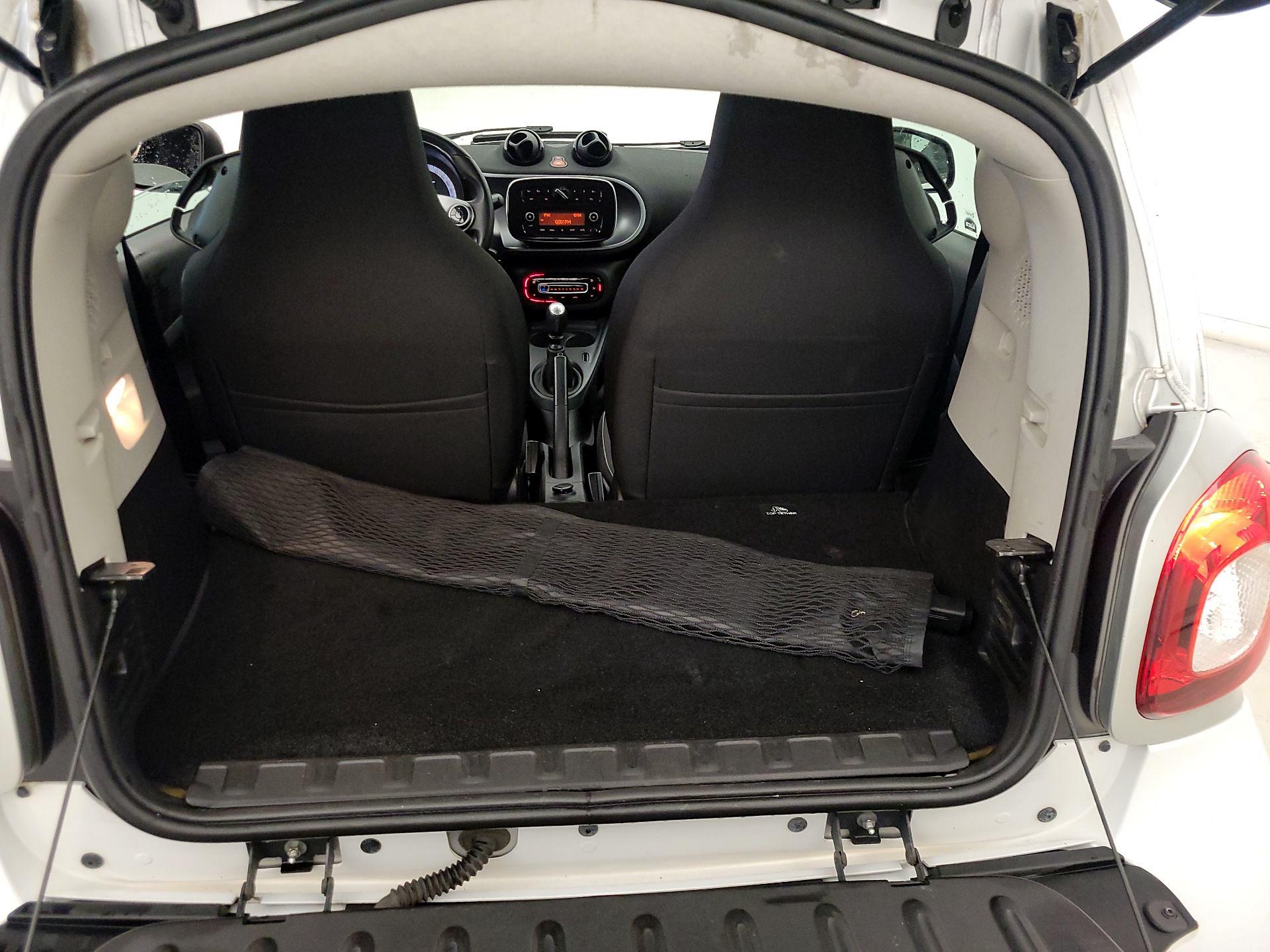 Thumbnail: 2016 smart fortwo - 18