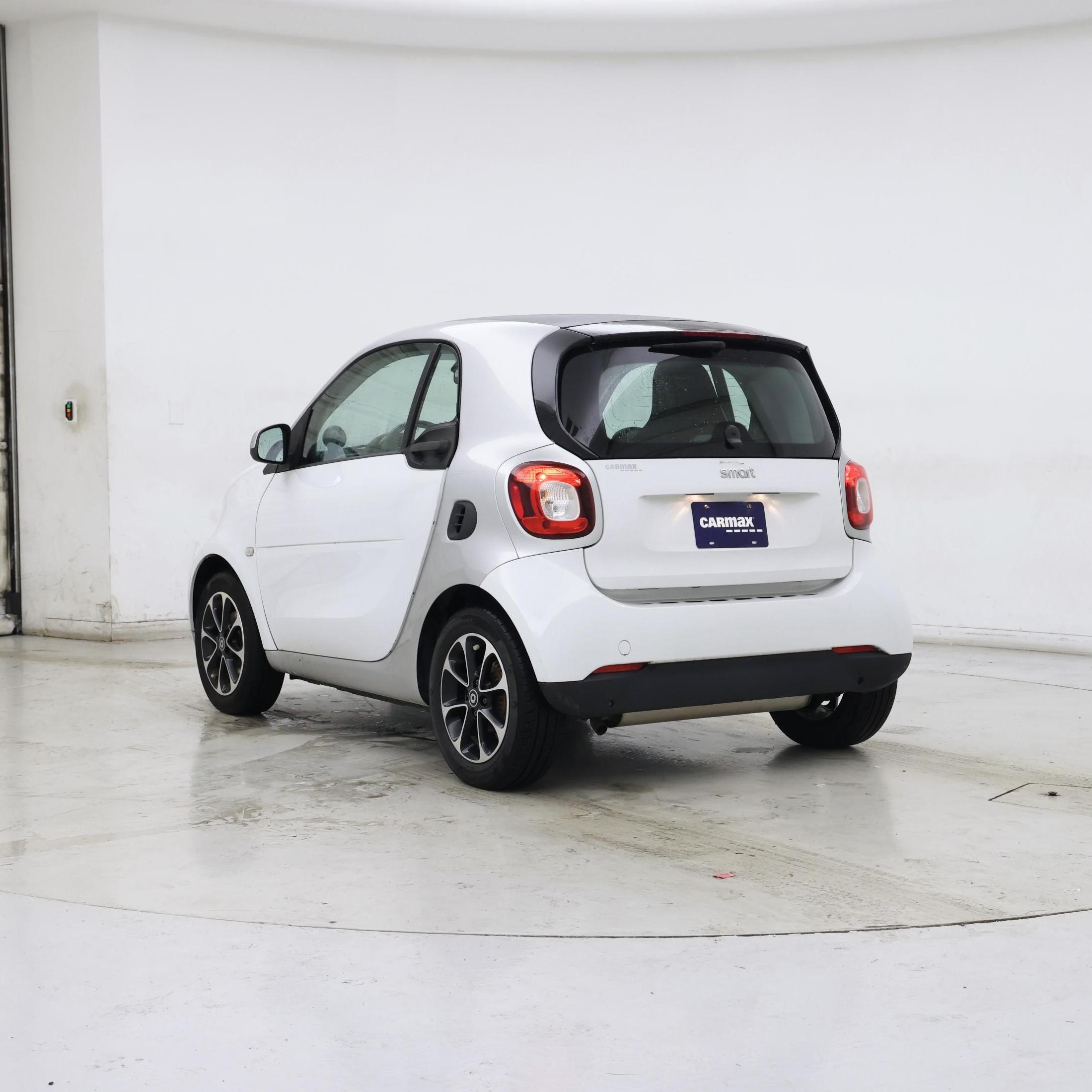 Thumbnail: 2016 smart fortwo - 2