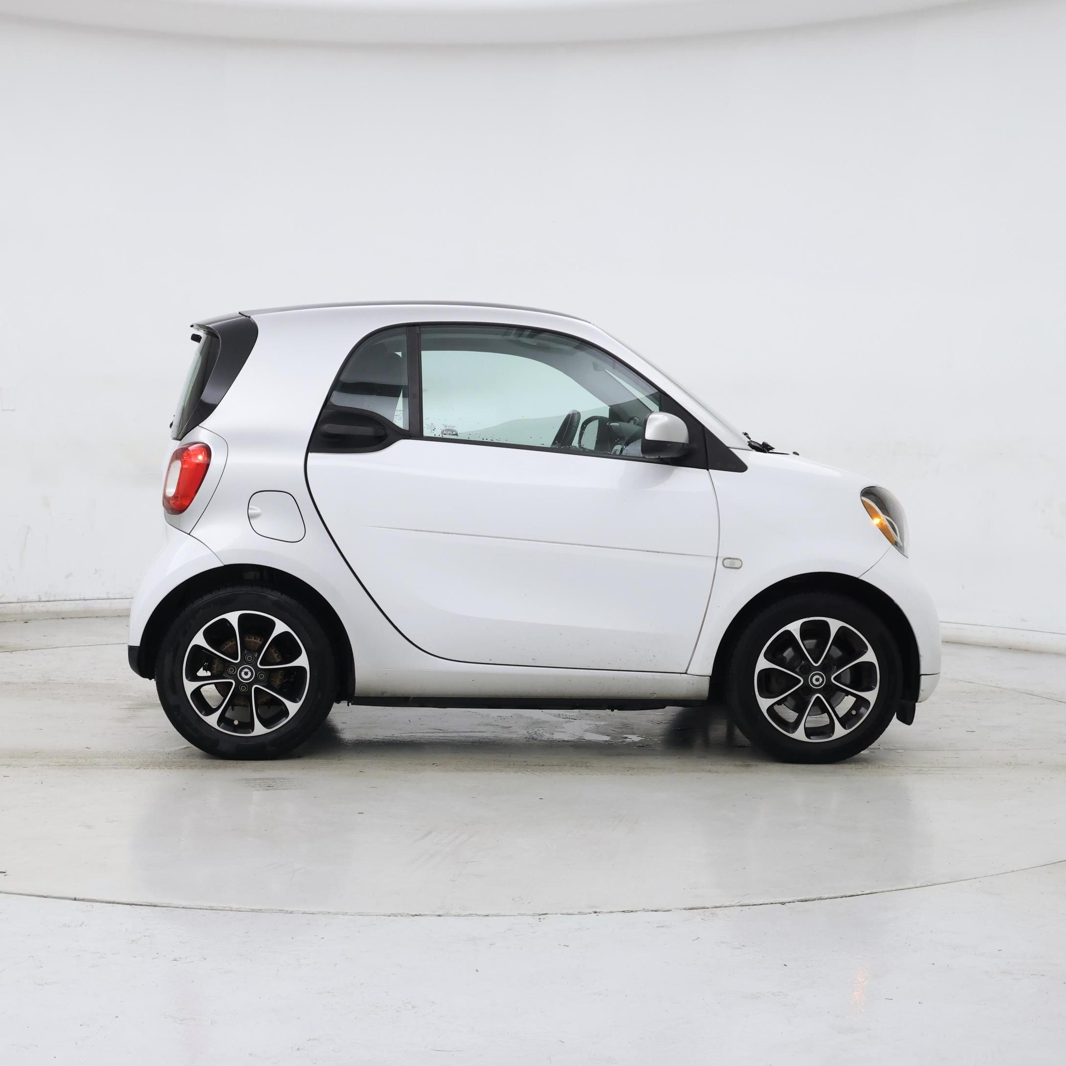Thumbnail: 2016 smart fortwo - 7