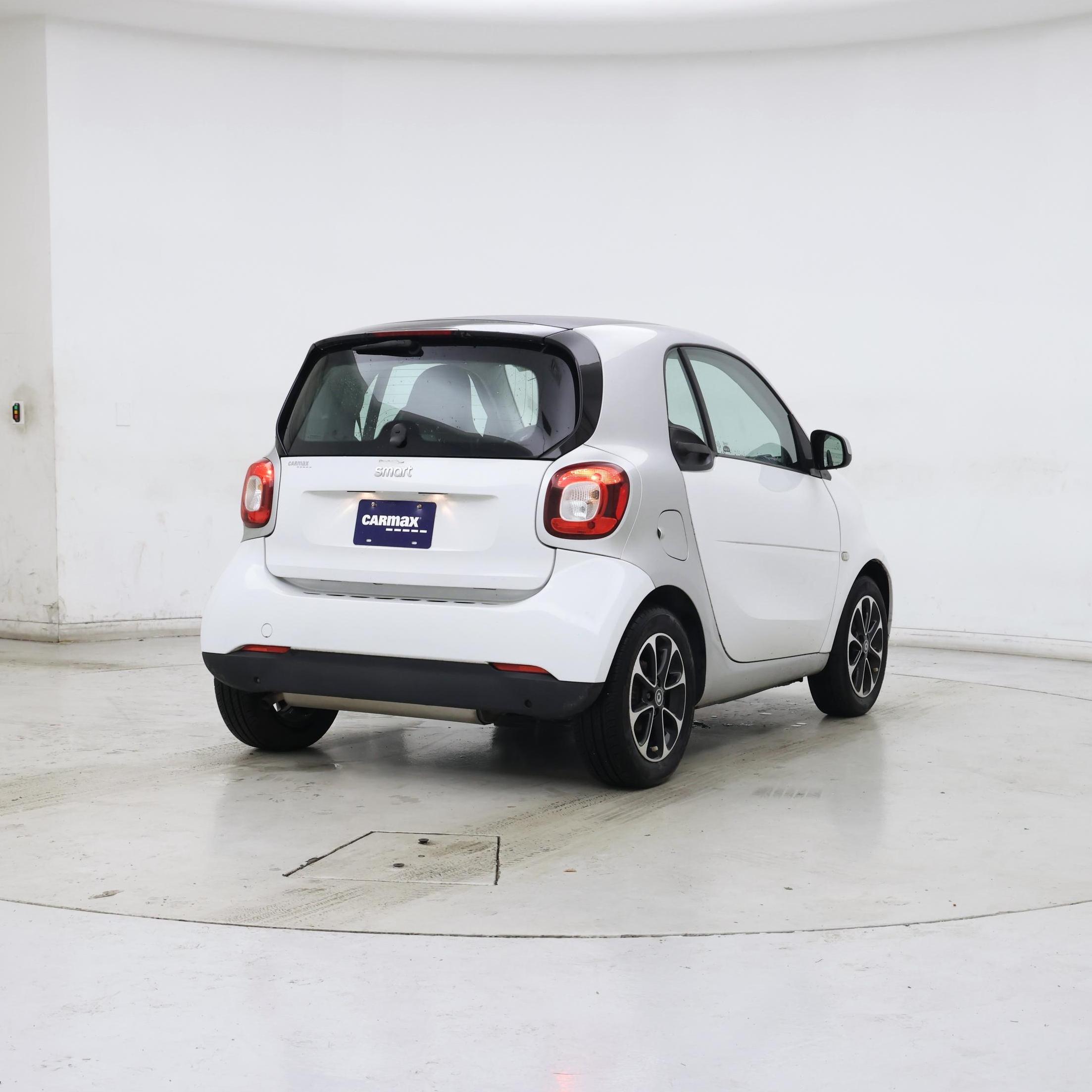Thumbnail: 2016 smart fortwo - 8