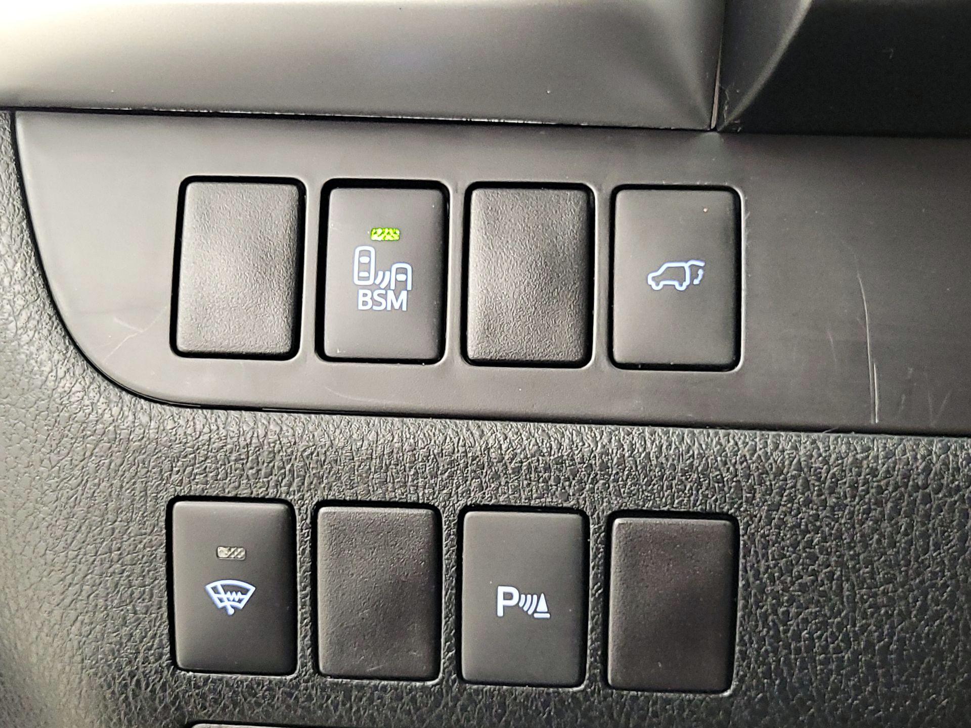 Thumbnail: 2016 Toyota Highlander - 13