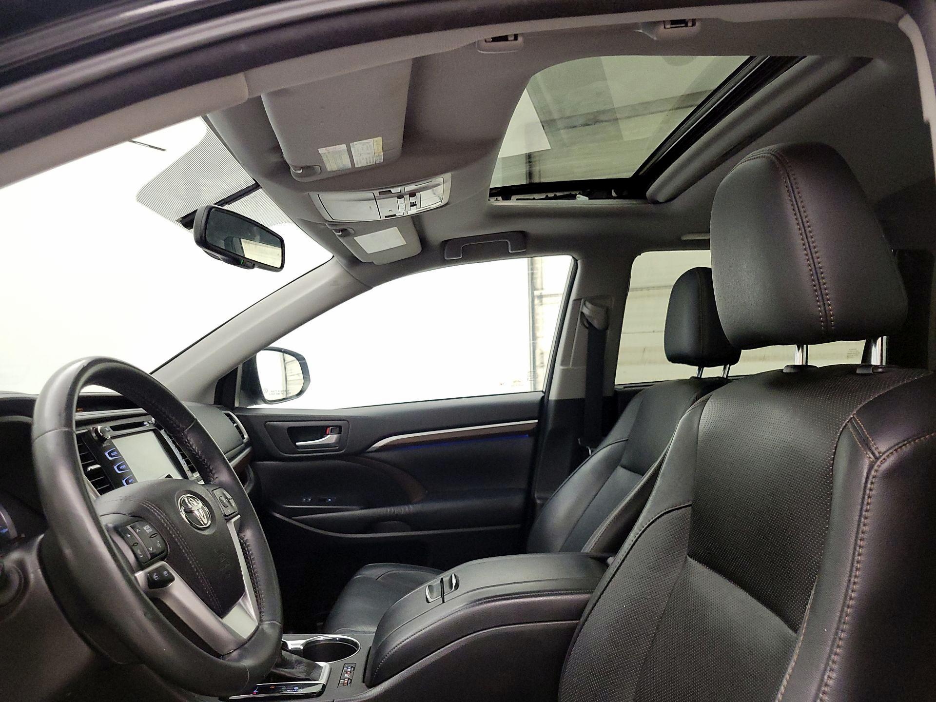 Thumbnail: 2016 Toyota Highlander - 19