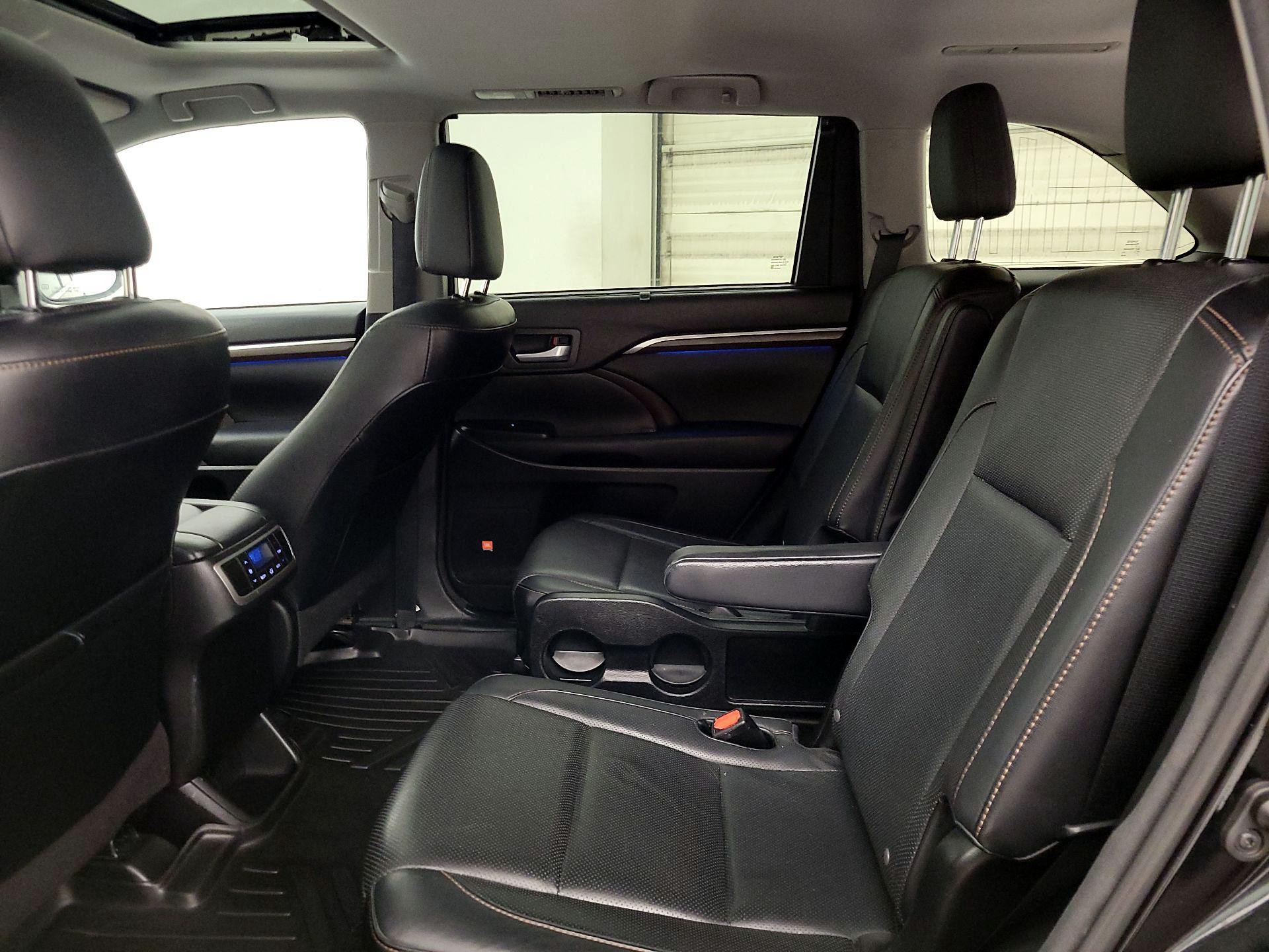 Thumbnail: 2016 Toyota Highlander - 20