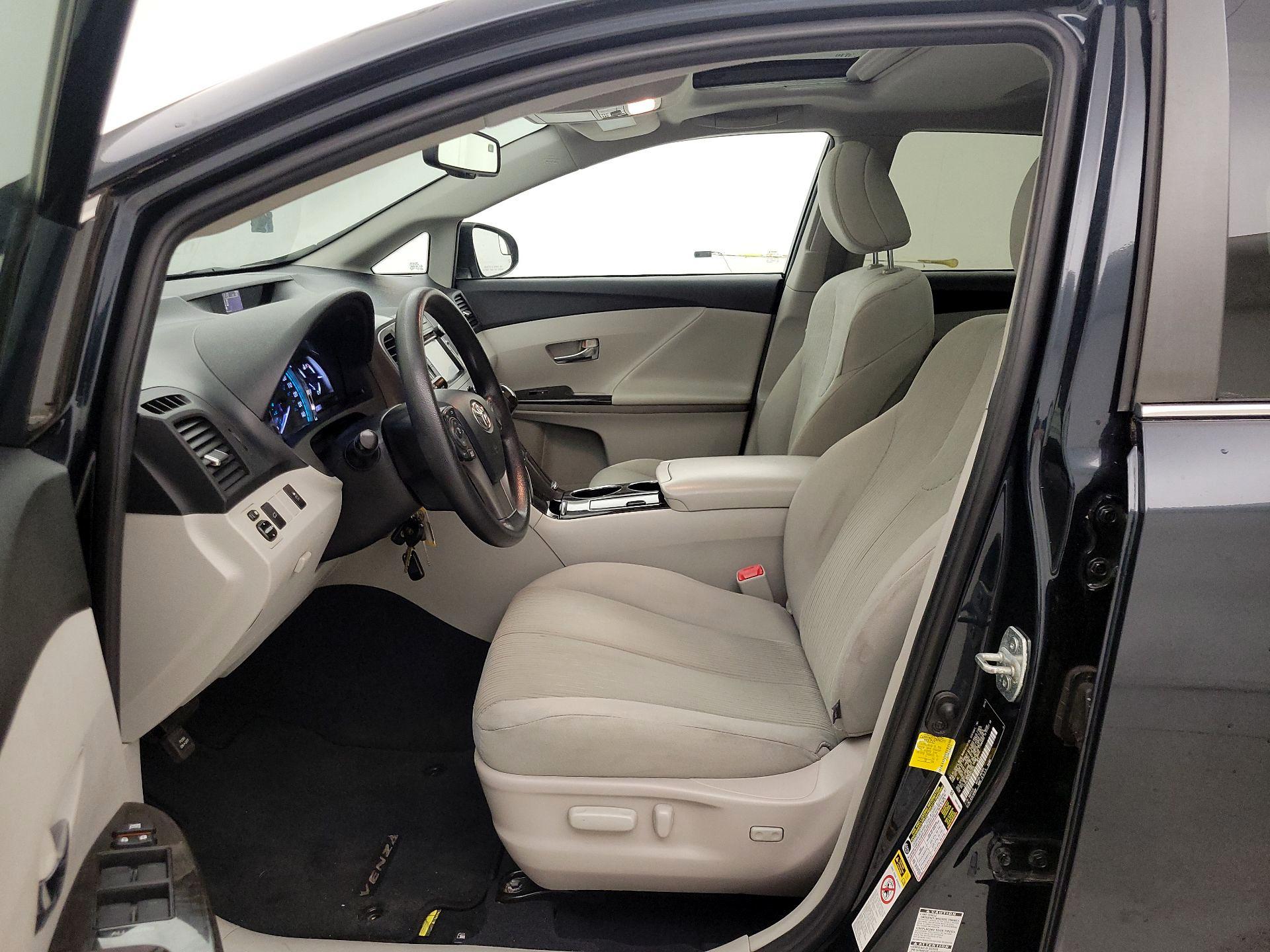 Thumbnail: 2013 Toyota Venza - 11