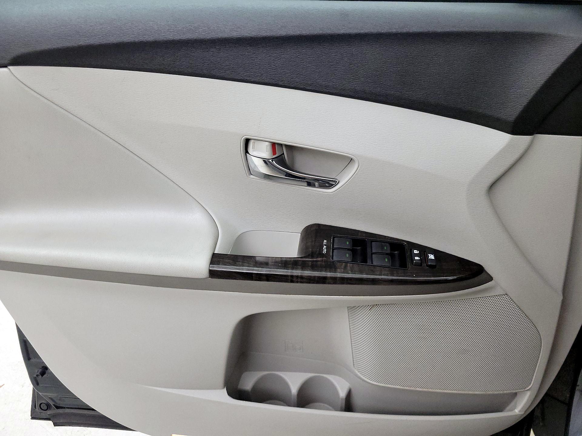 Thumbnail: 2013 Toyota Venza - 12