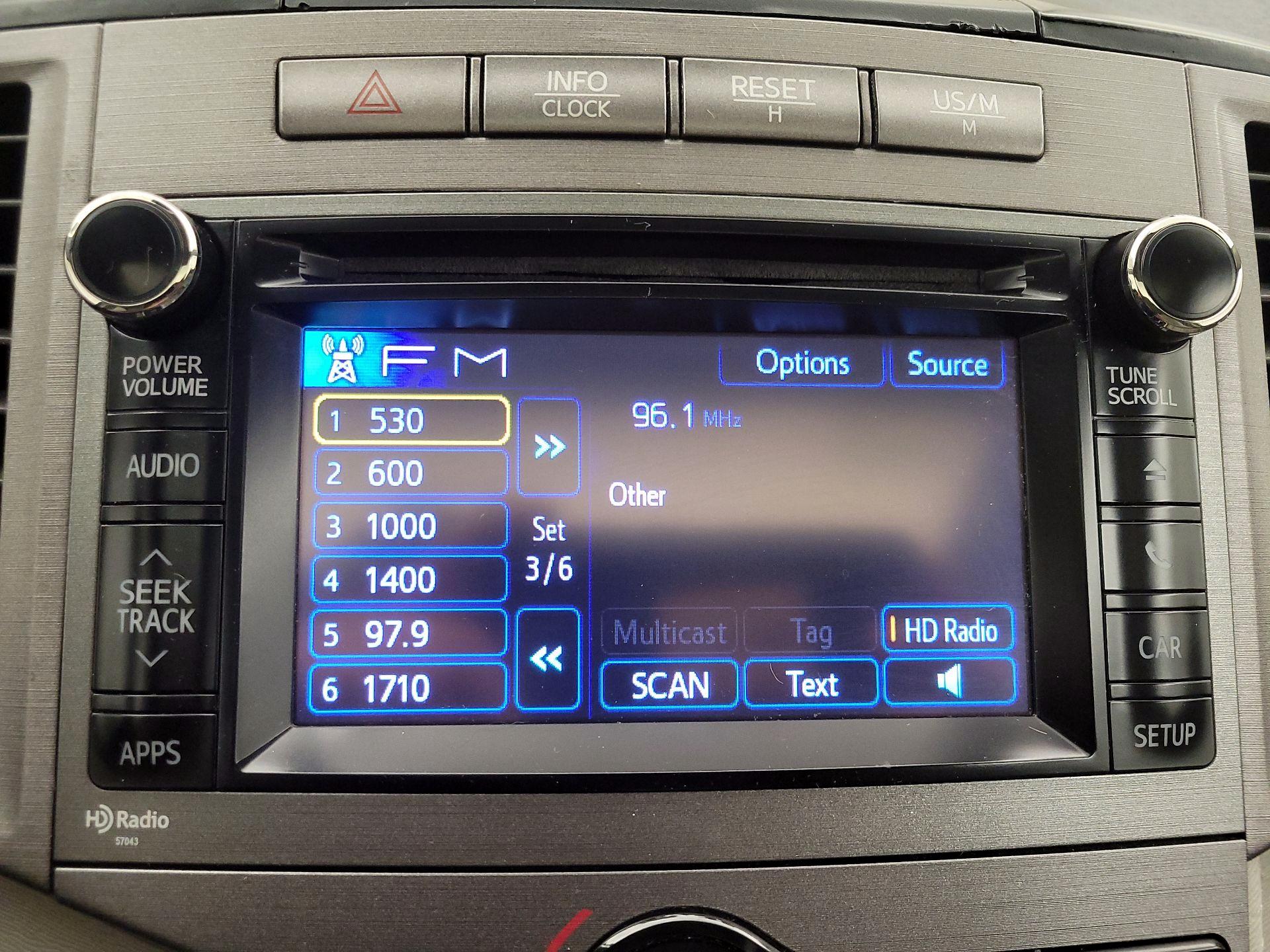 Thumbnail: 2013 Toyota Venza - 15
