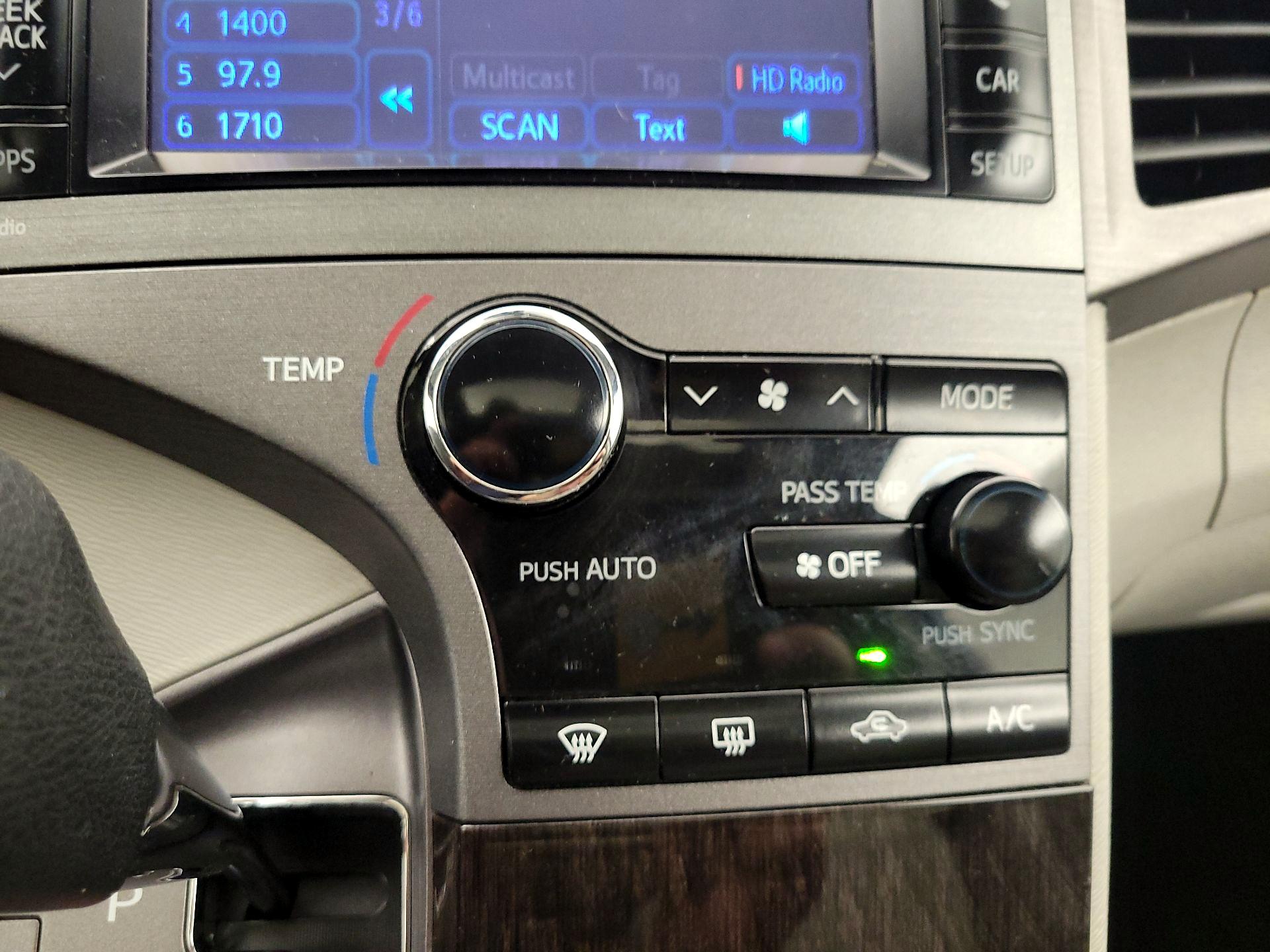 Thumbnail: 2013 Toyota Venza - 16