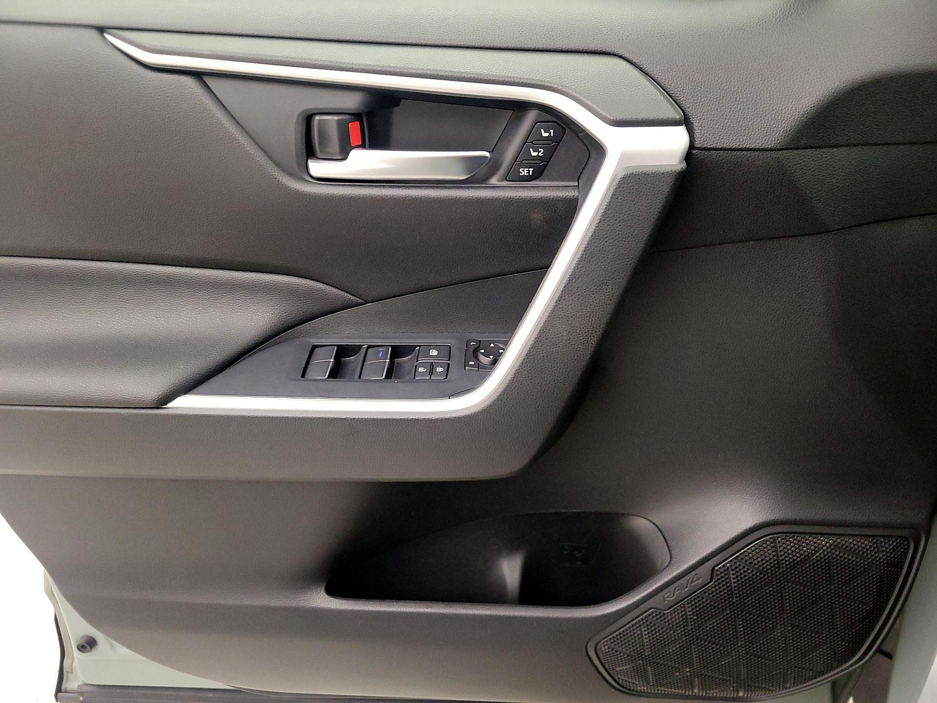 Thumbnail: 2021 Toyota RAV4 - 12