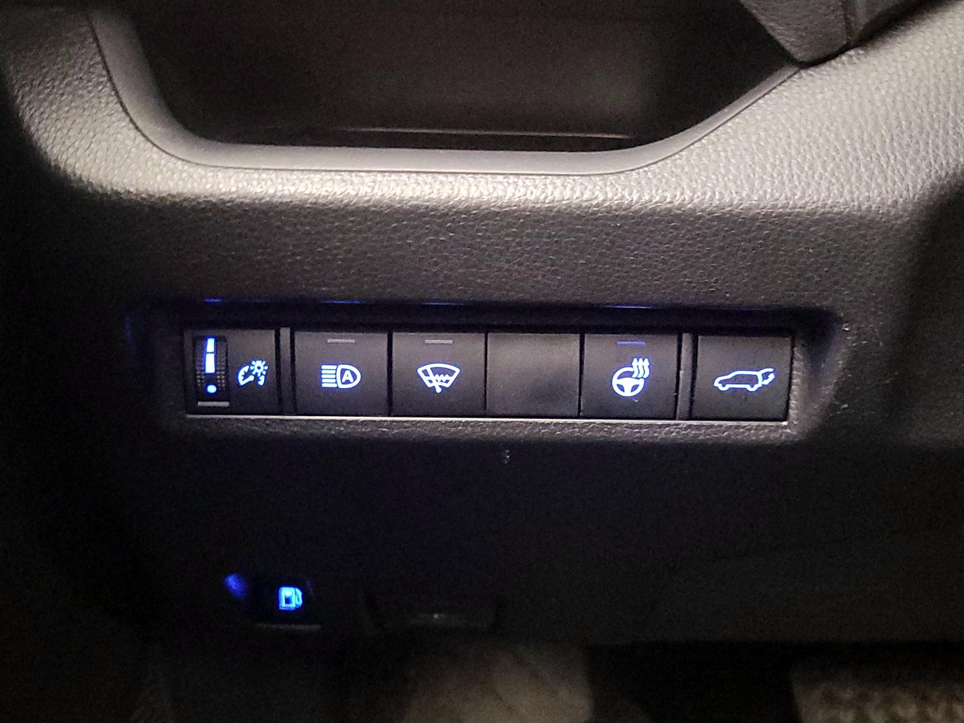 Thumbnail: 2021 Toyota RAV4 - 13