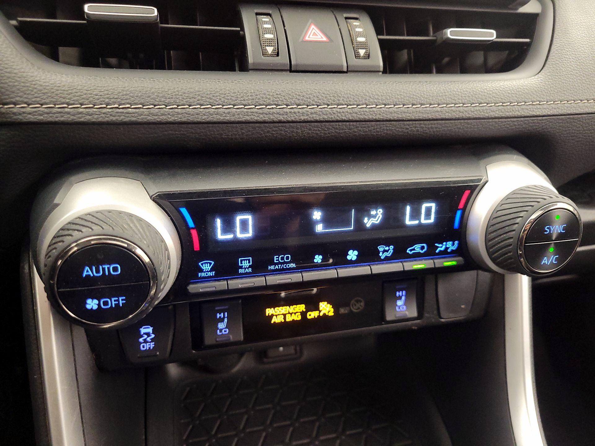 Thumbnail: 2021 Toyota RAV4 - 16