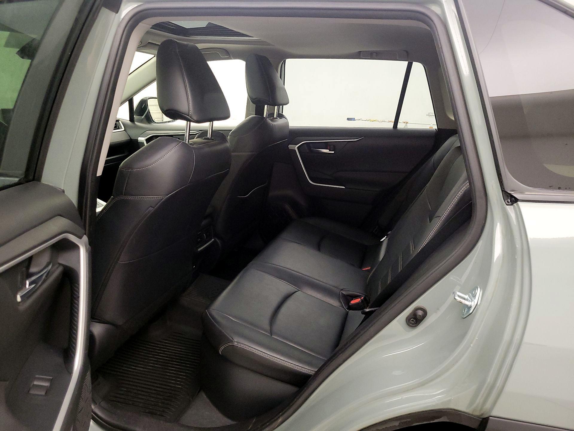Thumbnail: 2021 Toyota RAV4 - 20