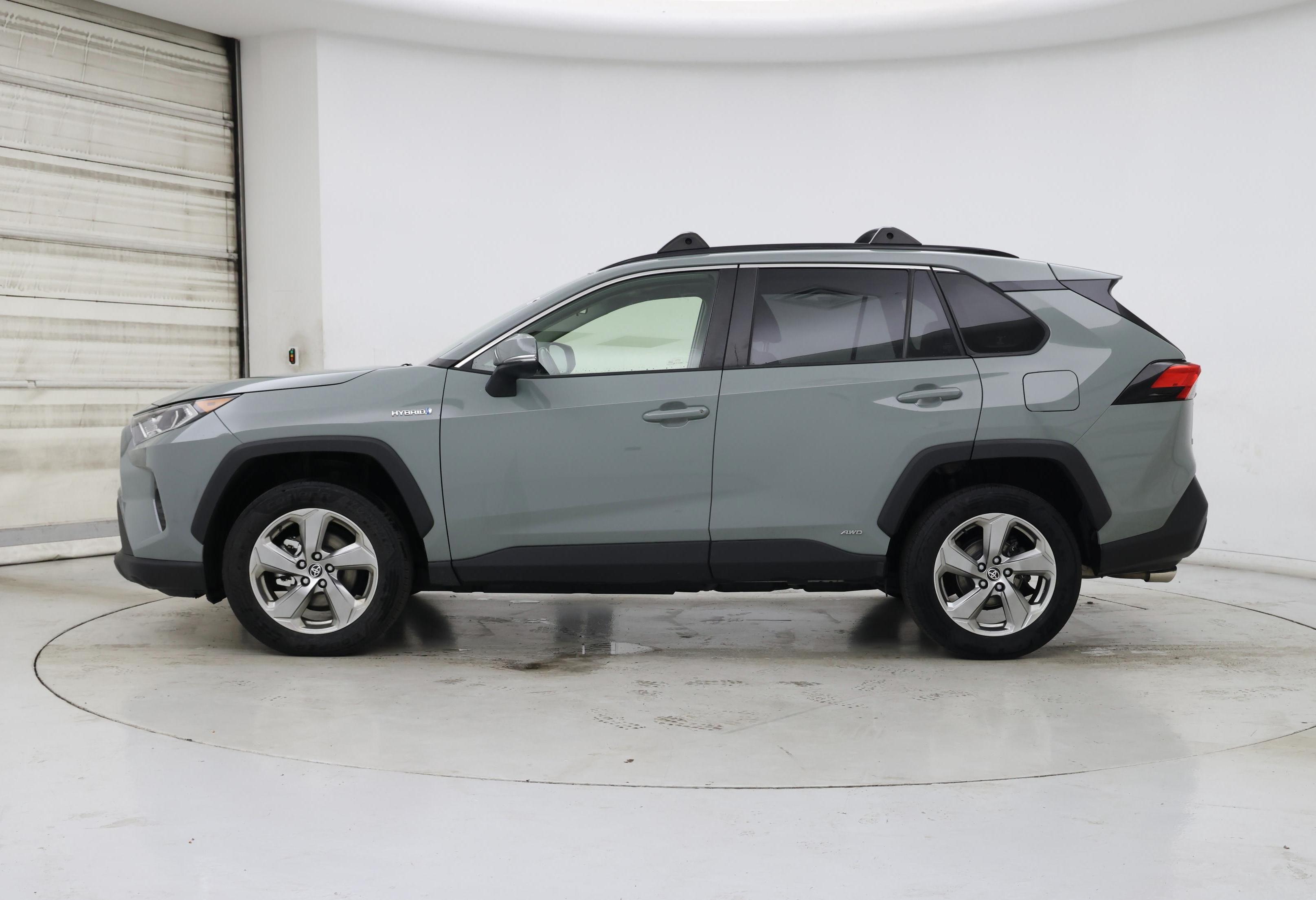 Thumbnail: 2021 Toyota RAV4 - 3