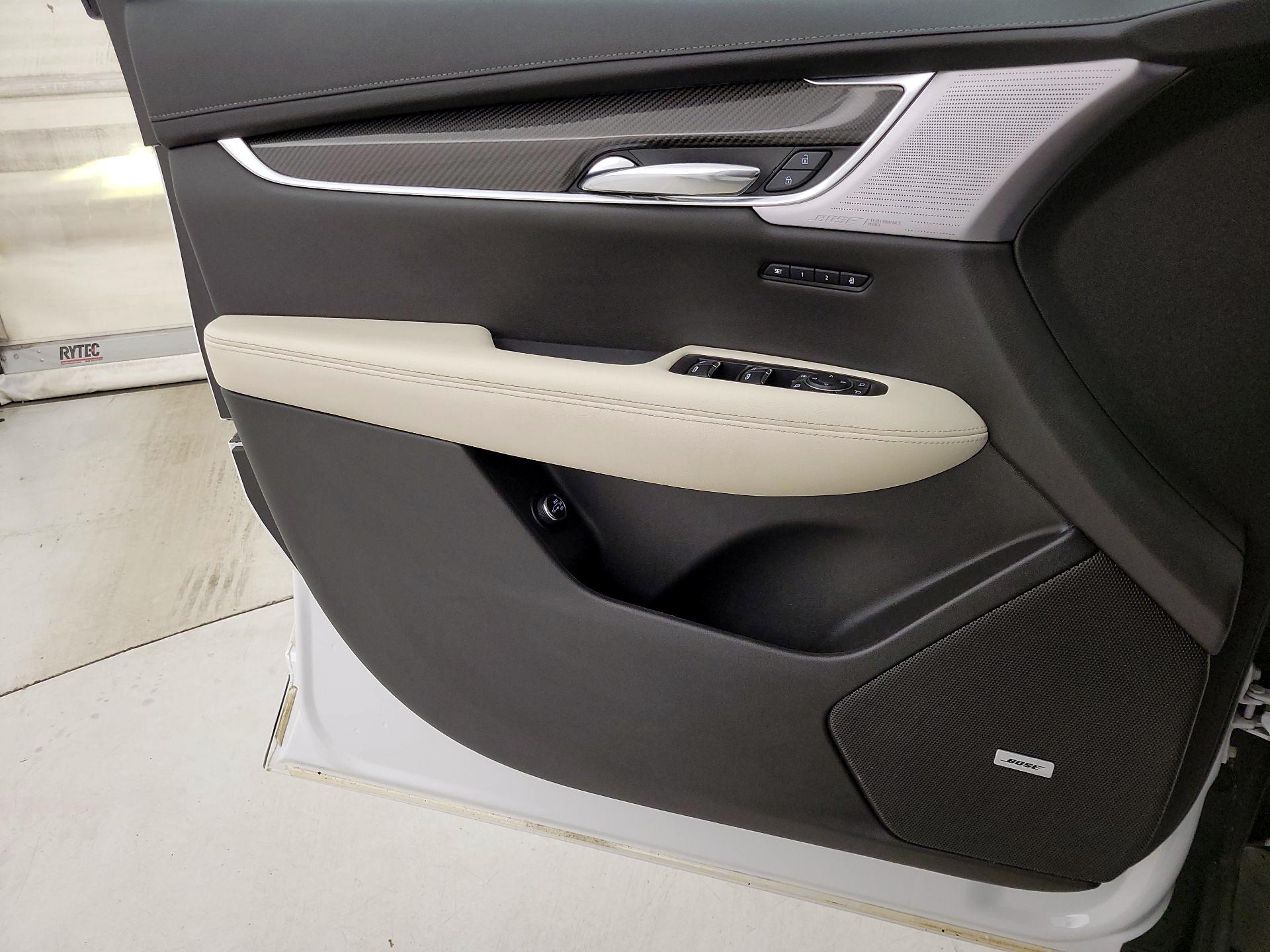 Thumbnail: 2020 Cadillac XT6 - 12