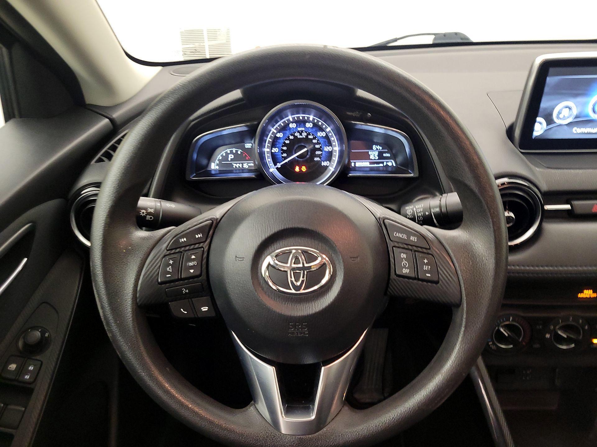 Thumbnail: 2017 Toyota Yaris iA - 10