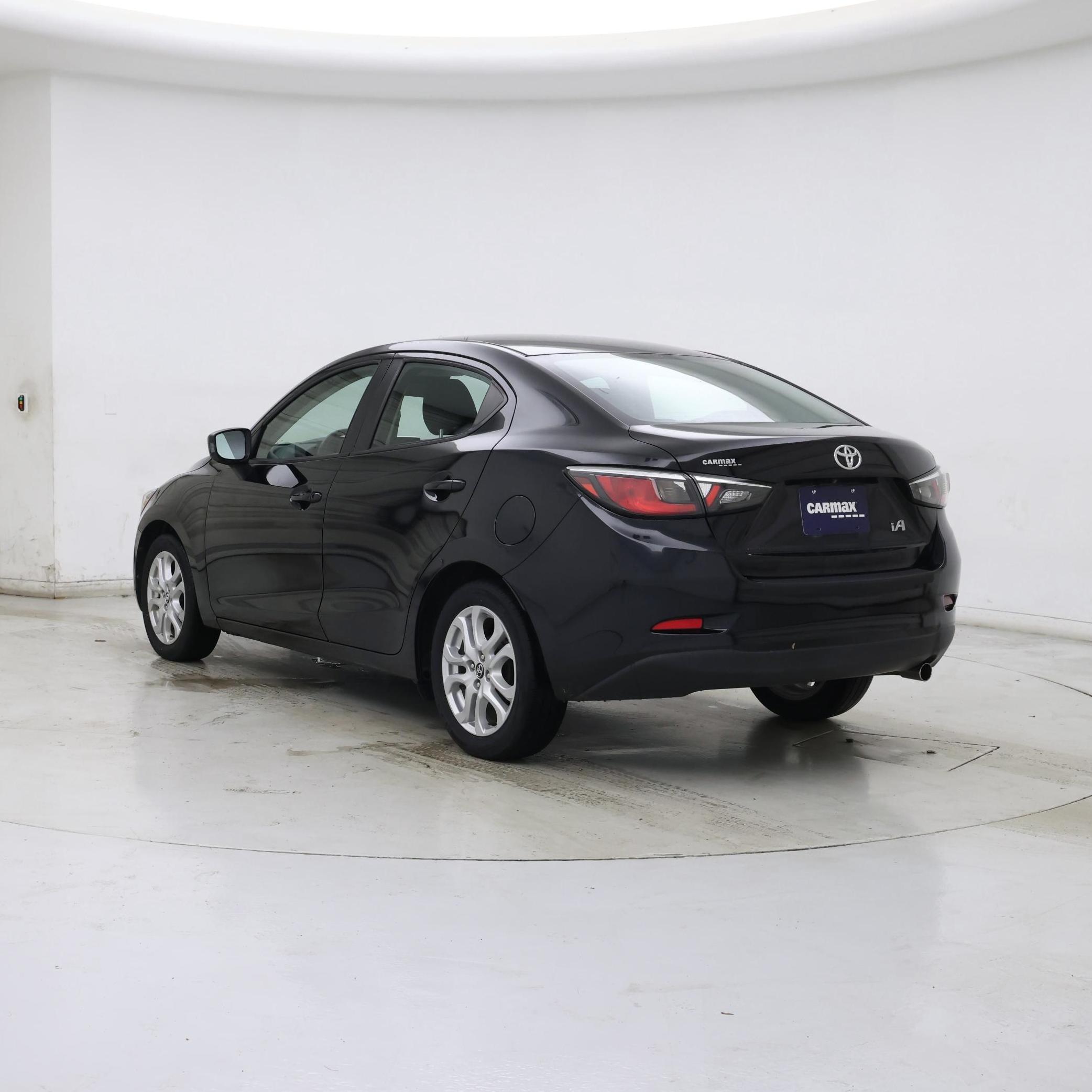 Thumbnail: 2017 Toyota Yaris iA - 2