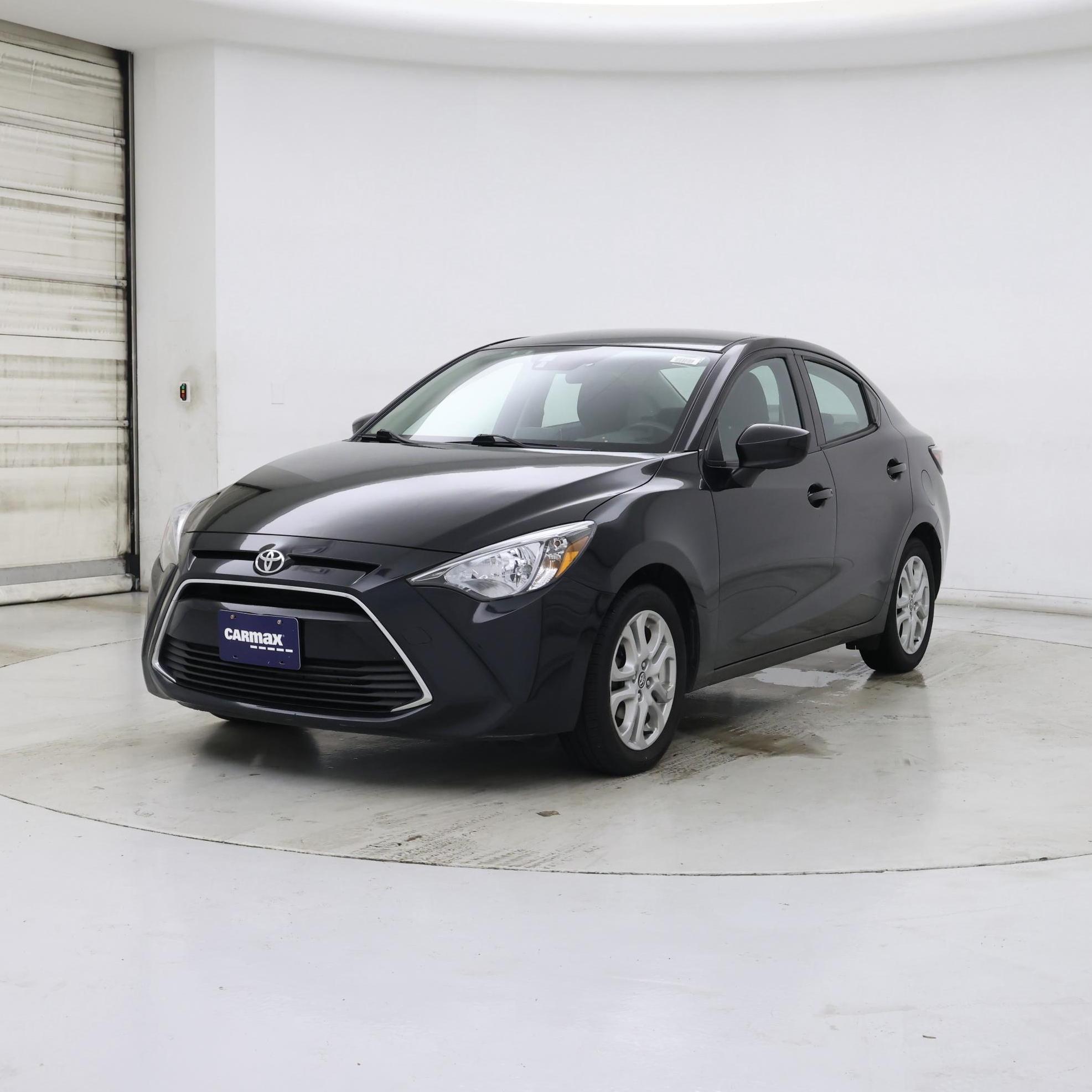 Thumbnail: 2017 Toyota Yaris iA - 4