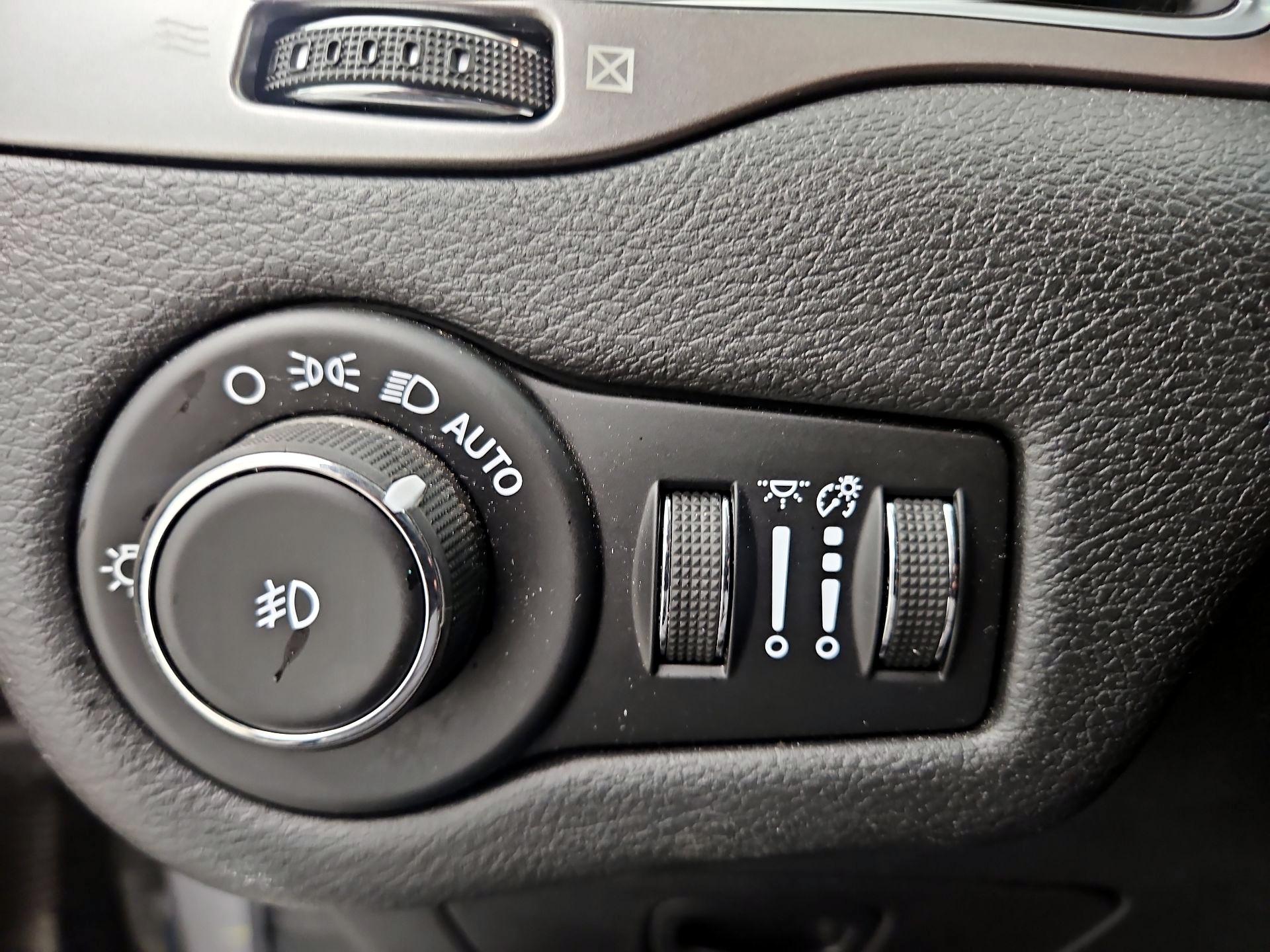 Thumbnail: 2019 Jeep Cherokee - 13