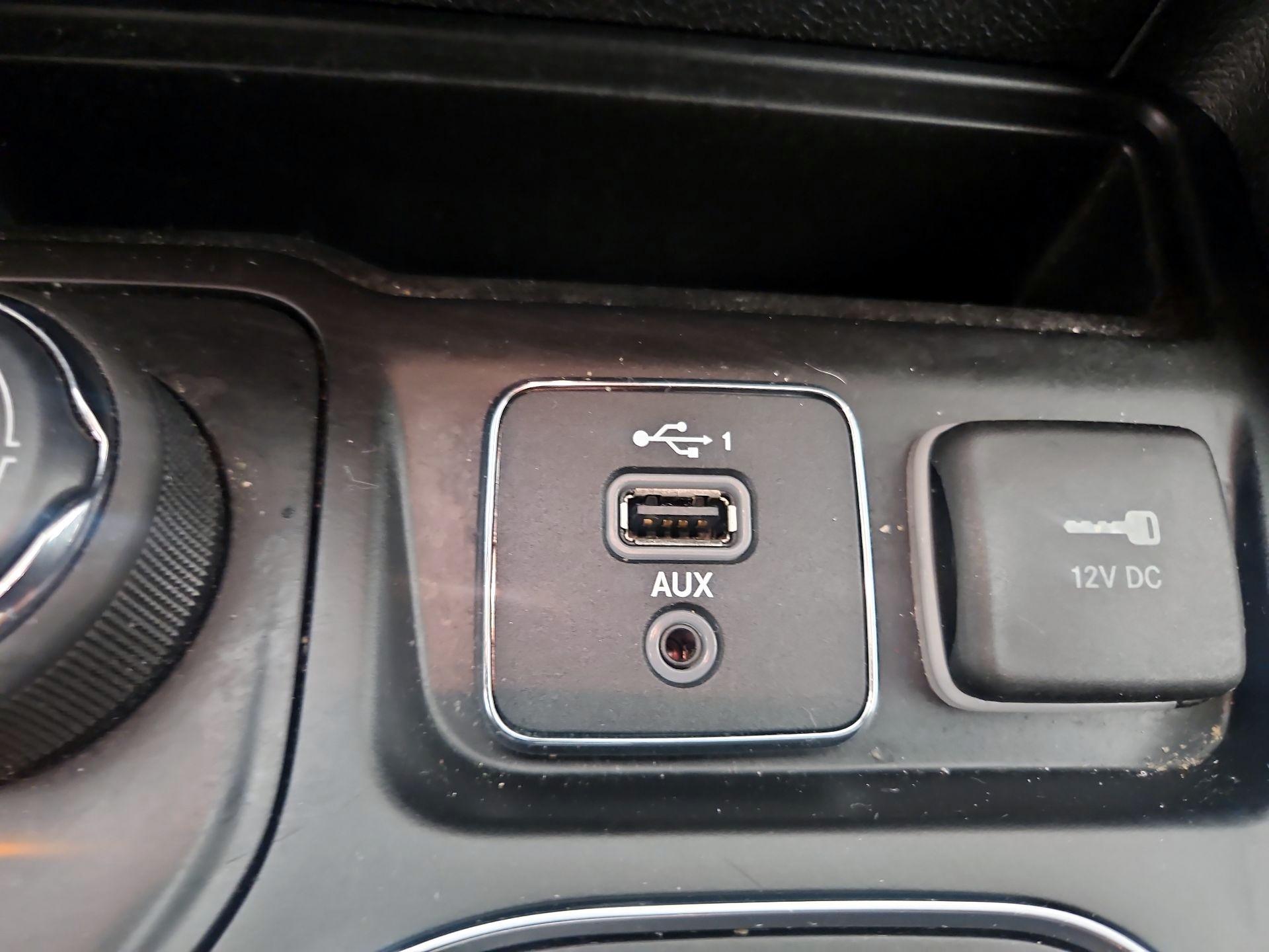 Thumbnail: 2019 Jeep Cherokee - 18