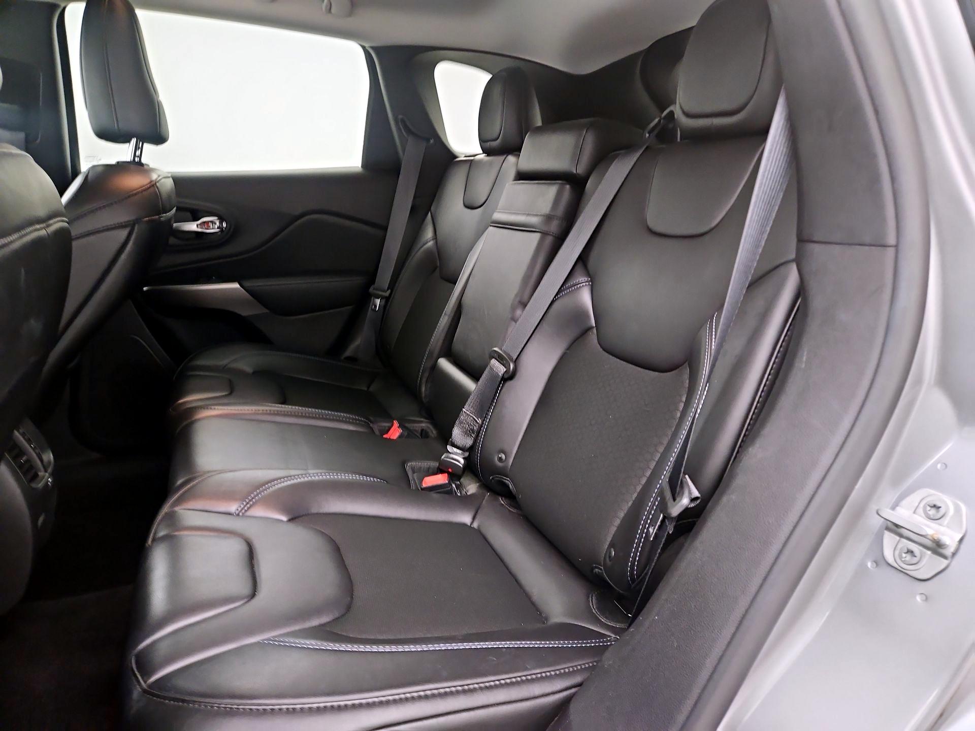 Thumbnail: 2019 Jeep Cherokee - 19