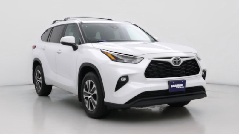 2023 Toyota Highlander XLE Hero Image