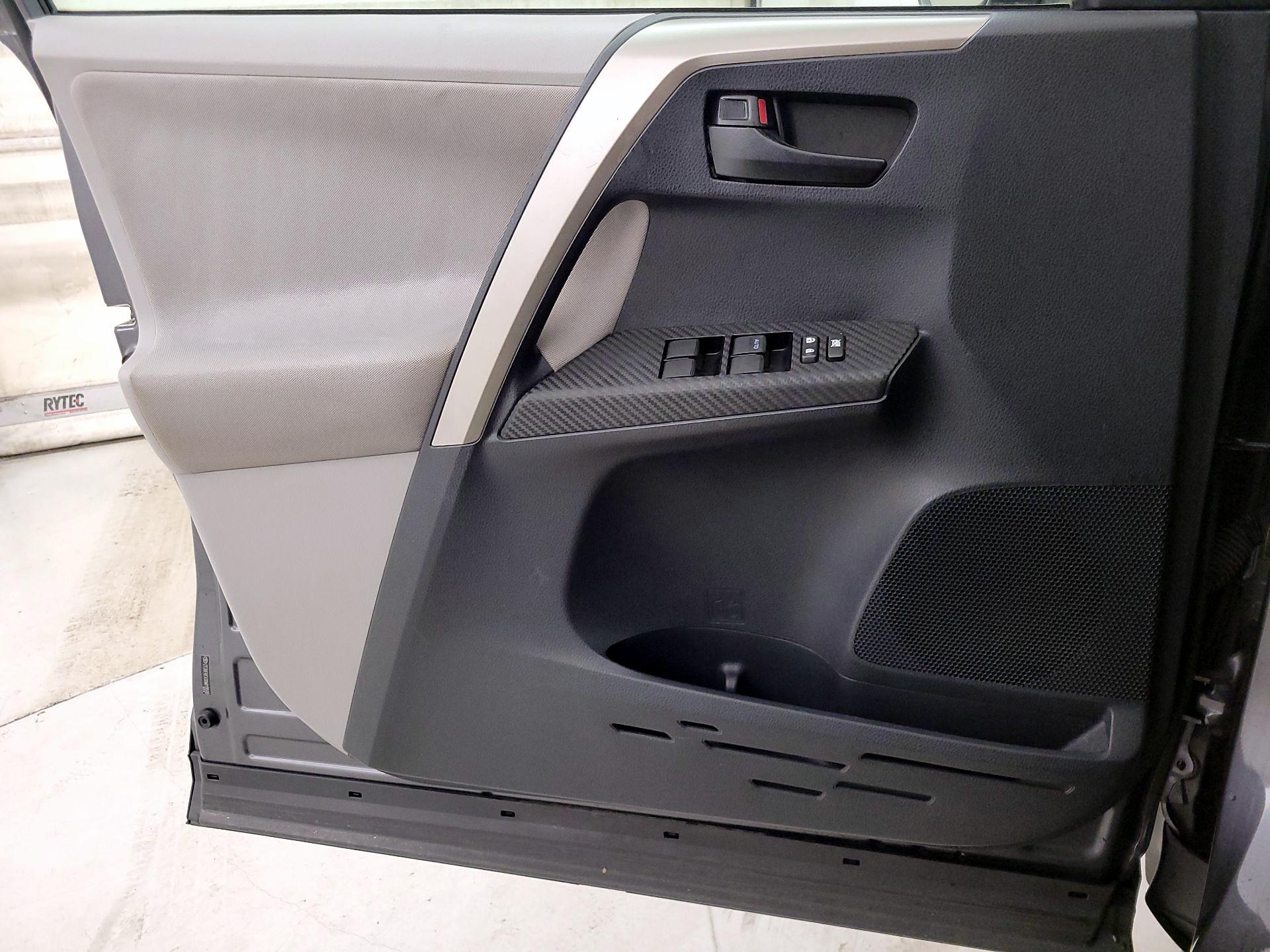 Thumbnail: 2013 Toyota RAV4 - 12